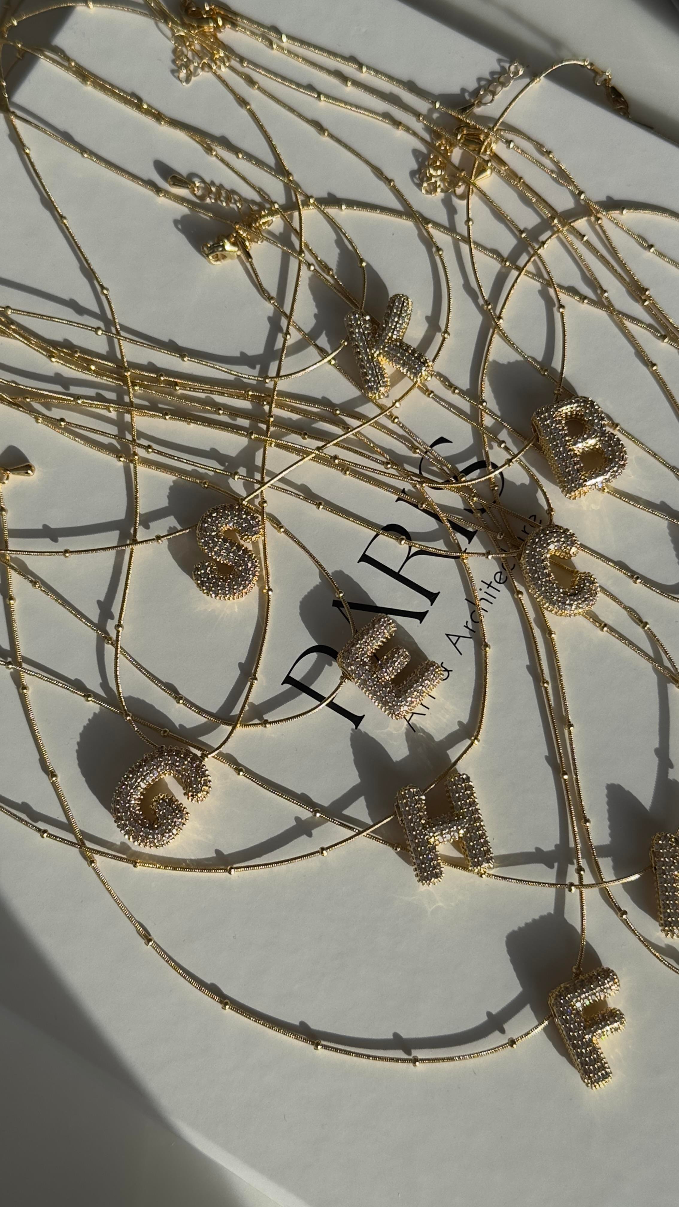 Gold Taşlı Bombeli Harfli Kolye 