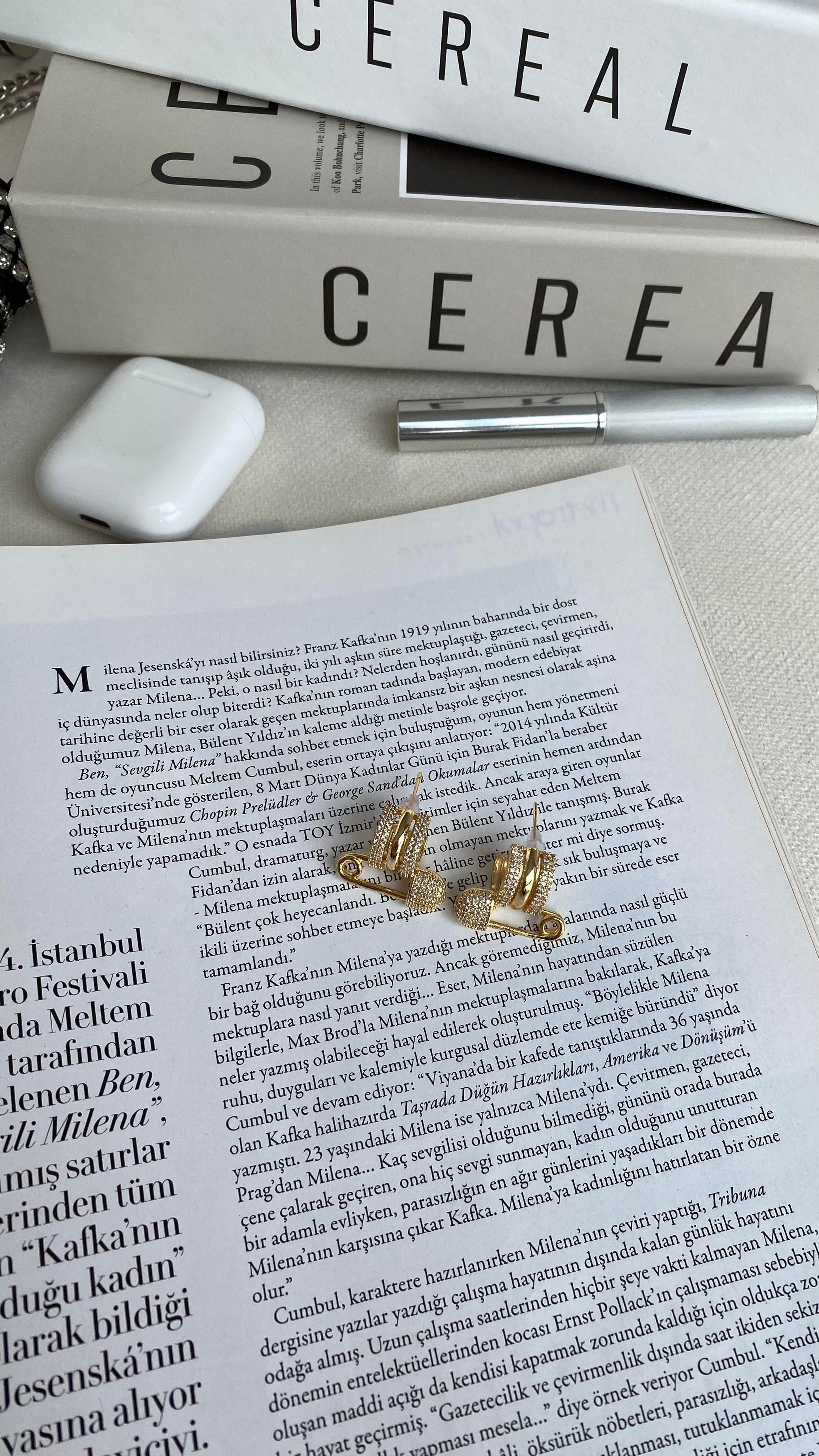 Gold Taşlı İğneli Kıkırdak Küpe