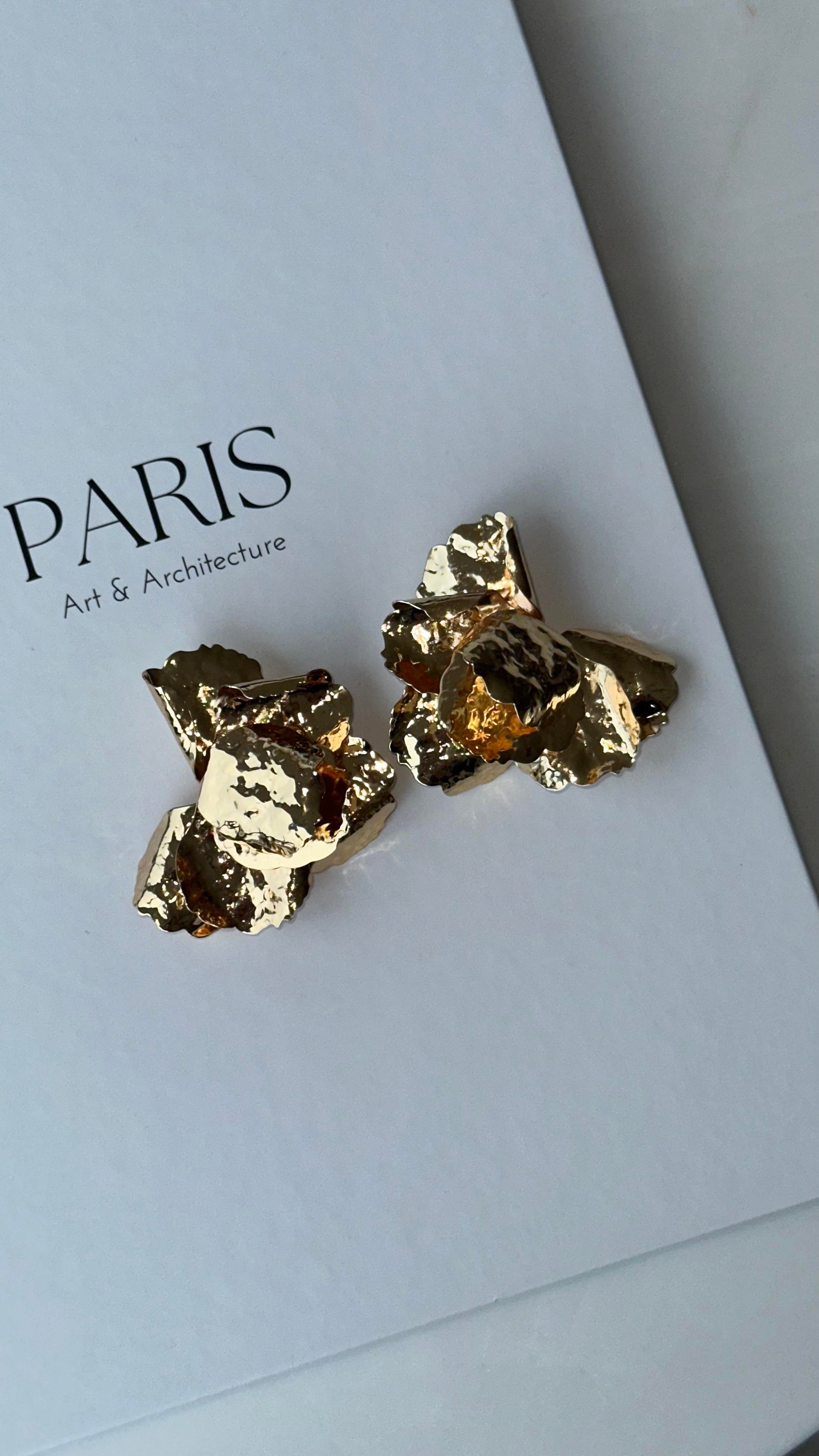 Gold Üç Boyutlu Çiçek Küpe