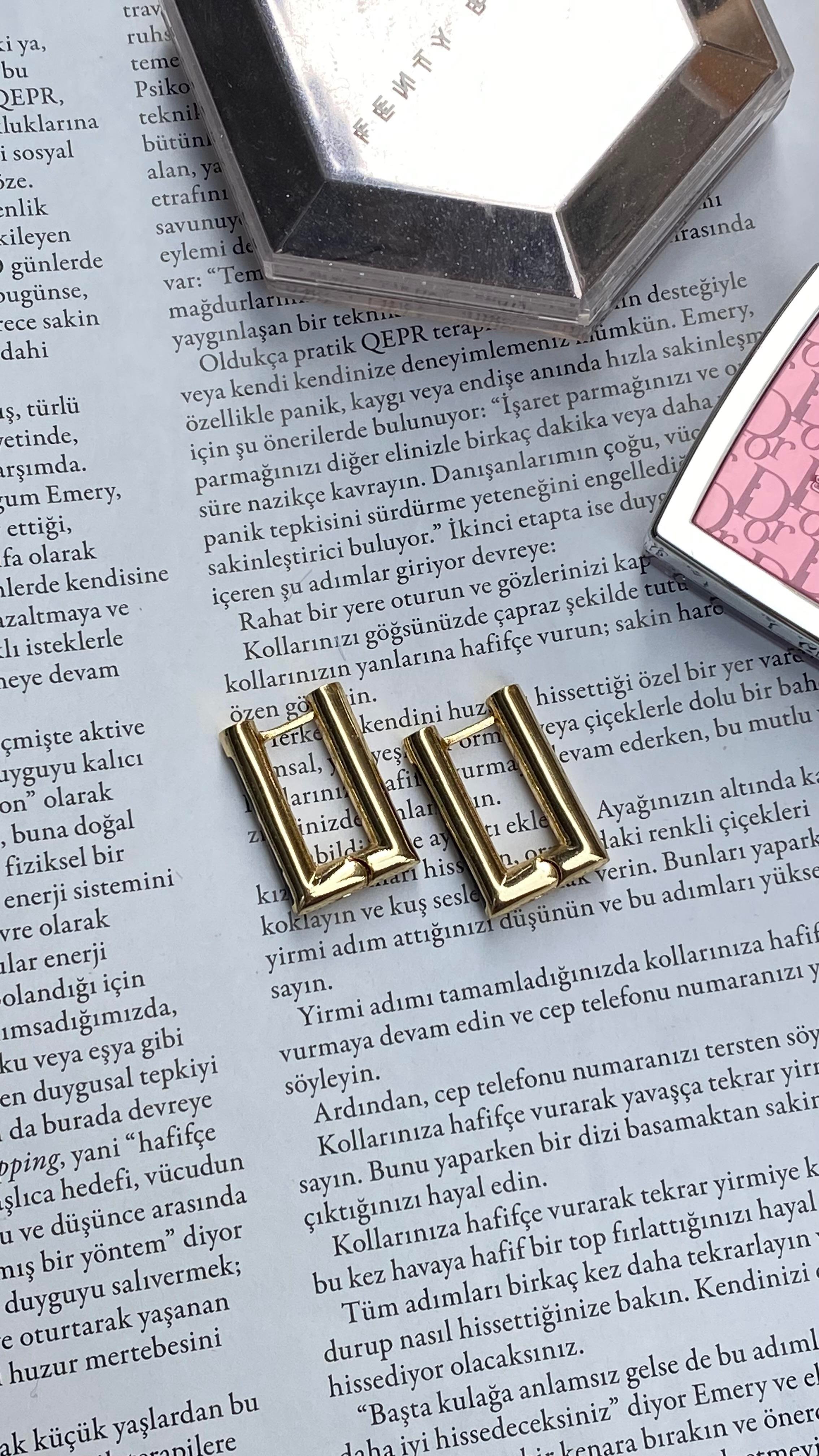Gold Uzun Dikdörtgen Küpe