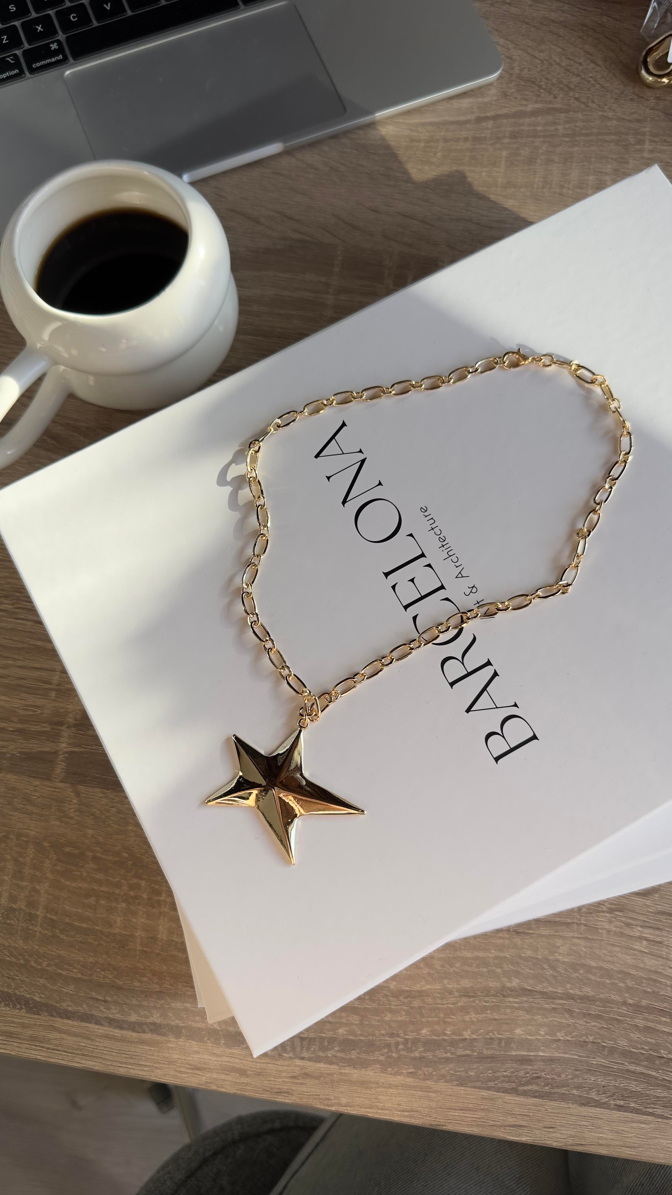 Gold Yıldızlı Kolye