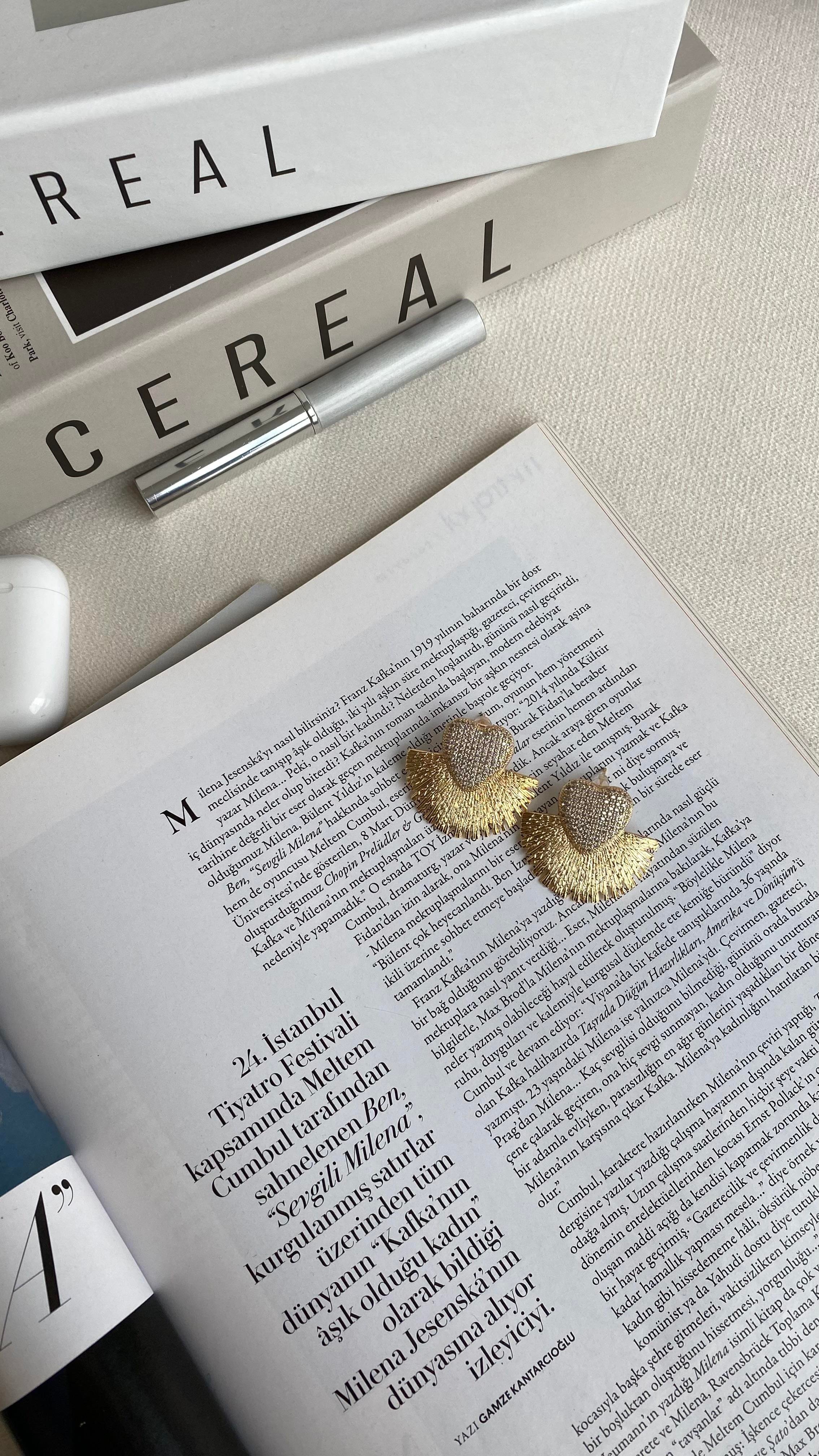 Gold Zirkon Taşlı Kalp Şekli Küpe