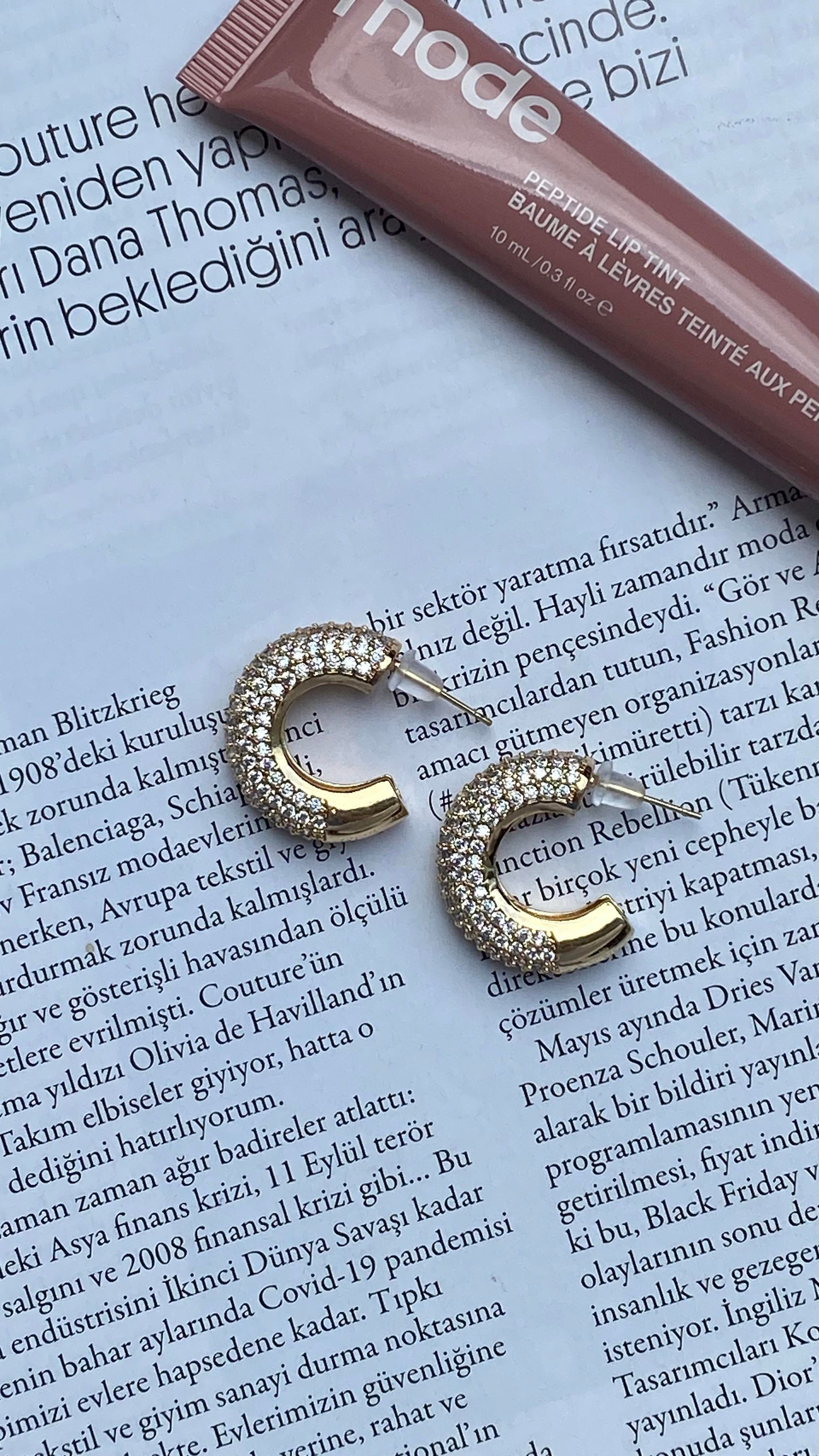 Gold Zirkon Taşlı Özel Seri Yarım Halka Küpe (Medium Boy)