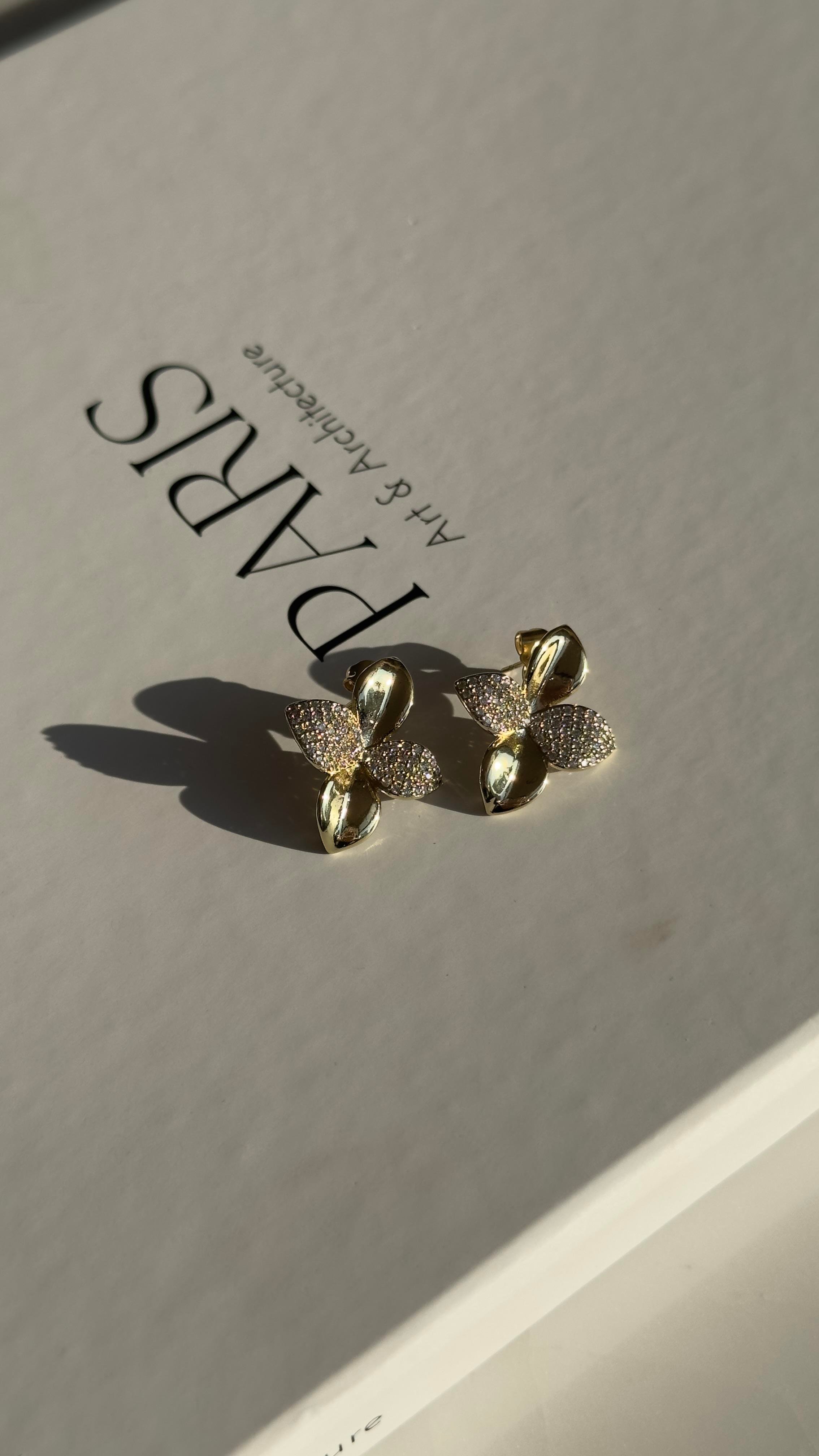 Gold Zirkon Taşlı Yaprak Küpe 
