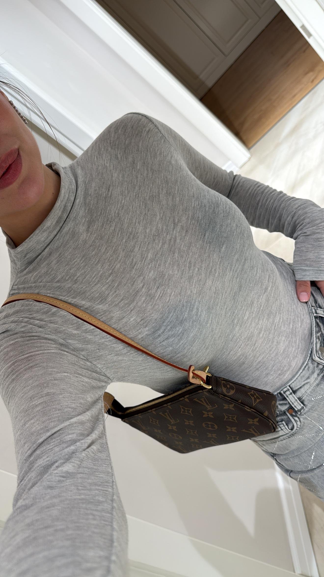 Gri Büzgü Detaylı Yarım Balıkçı Yaka Body