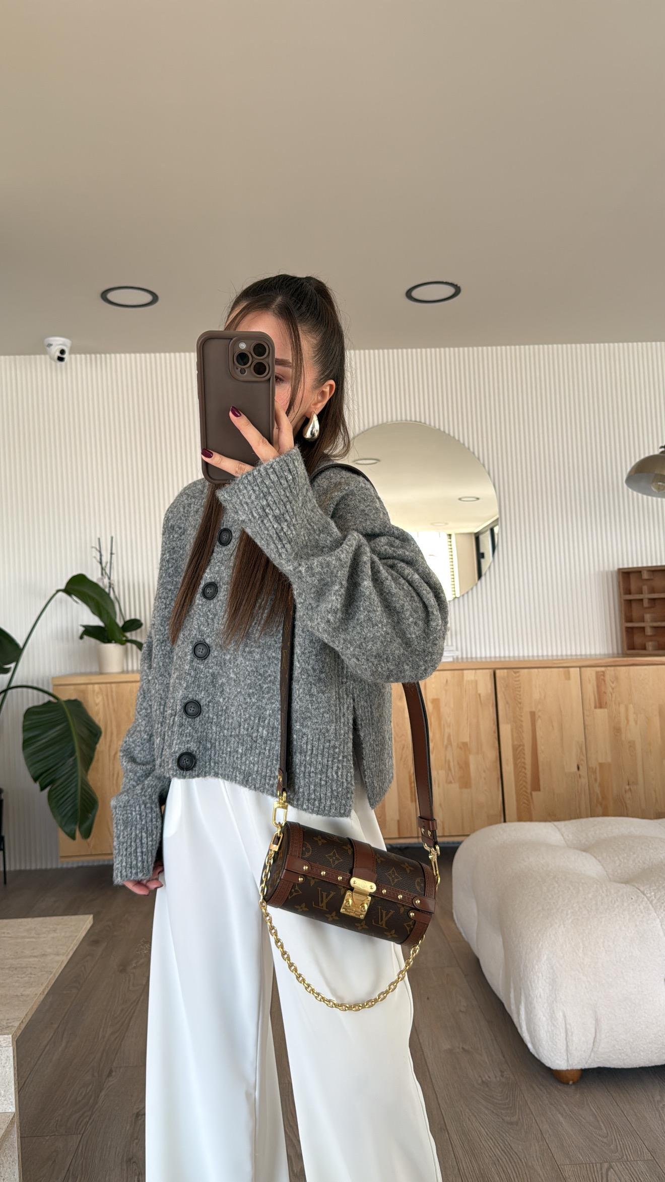 Gri Dik Yaka Düğmeli Yumuşak Dokulu Yırtmaçlı Dilvin Hırka 