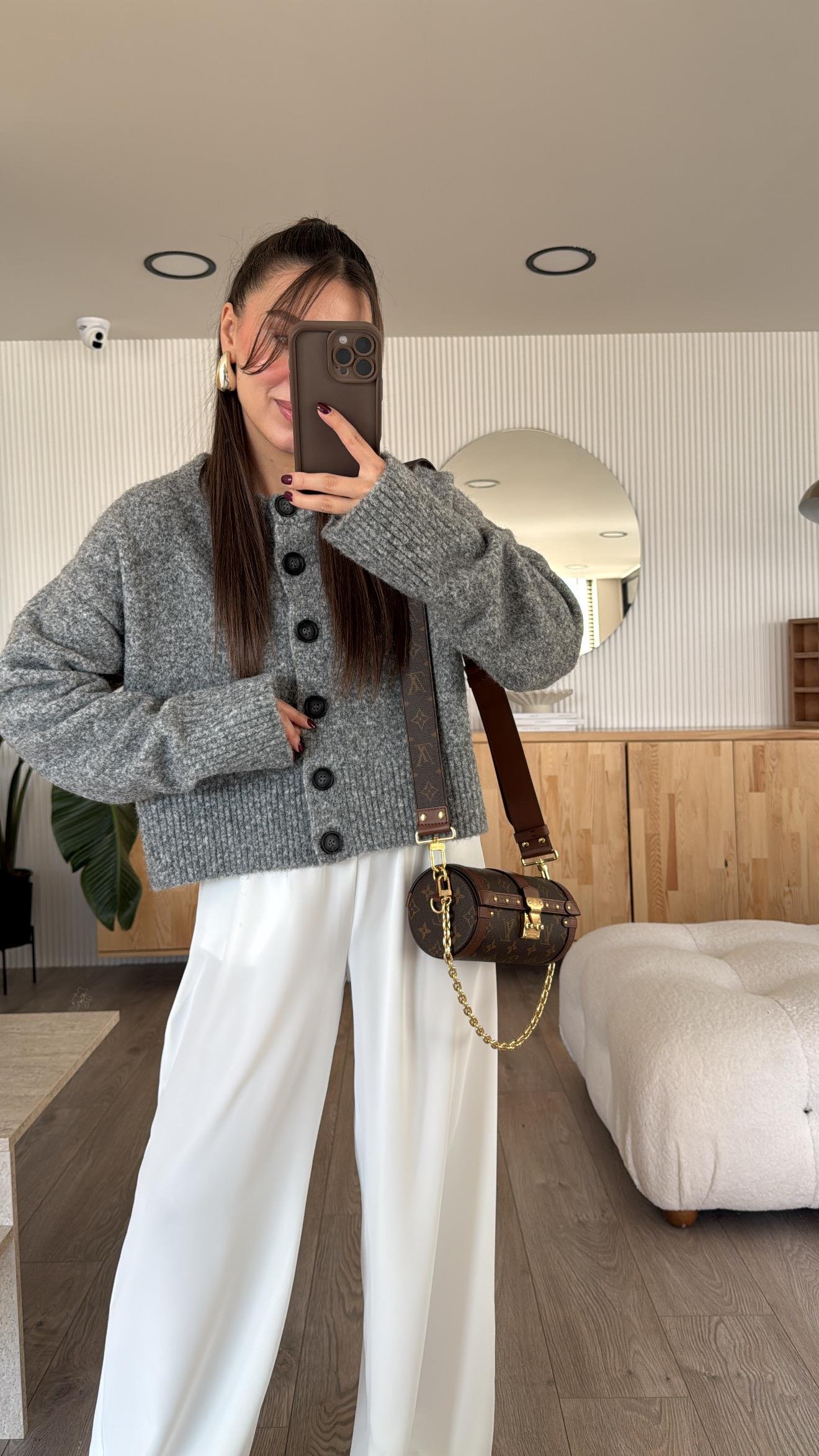 Gri Dik Yaka Düğmeli Yumuşak Dokulu Yırtmaçlı Dilvin Hırka 