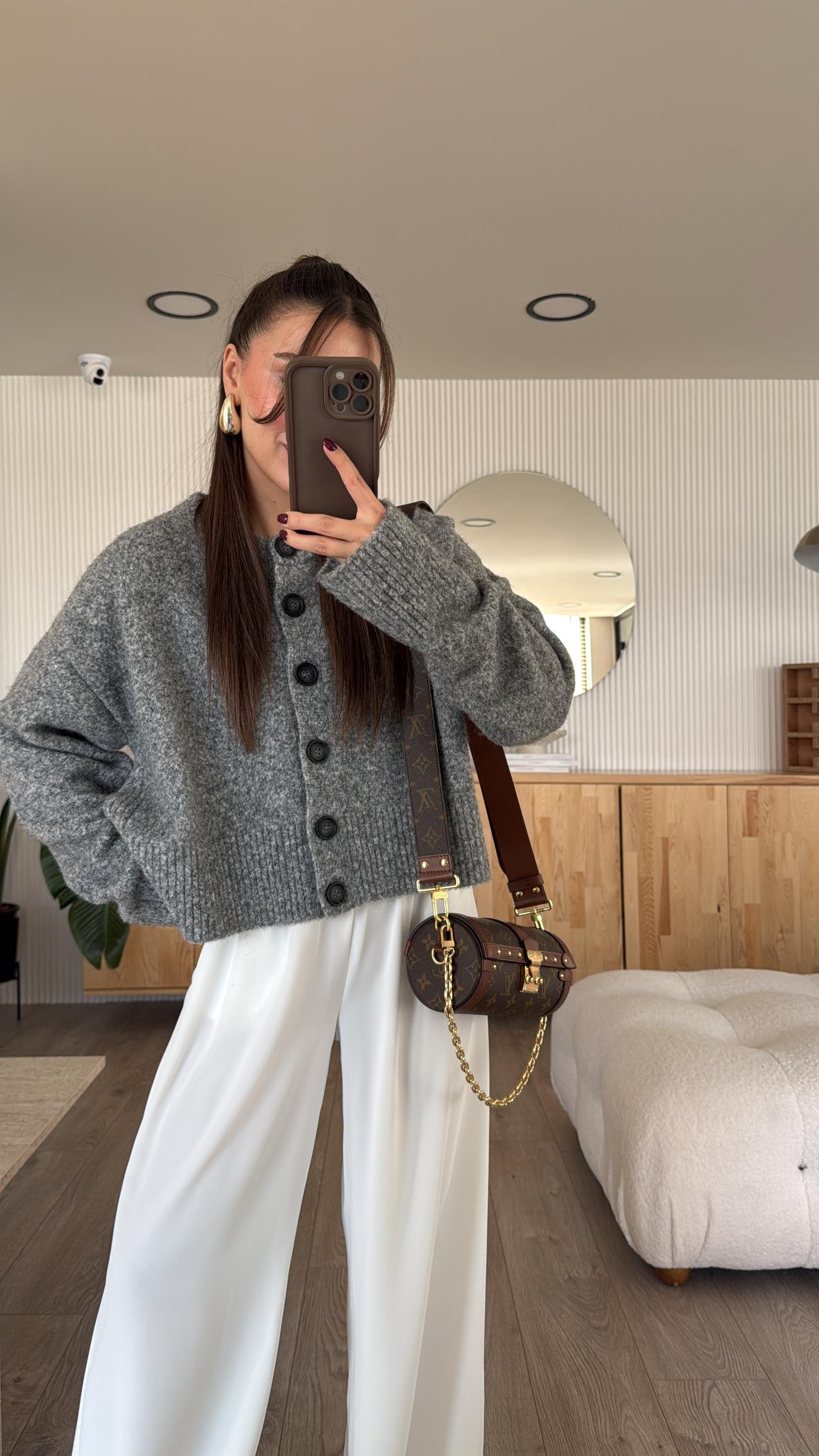 Gri Dik Yaka Düğmeli Yumuşak Dokulu Yırtmaçlı Dilvin Hırka 