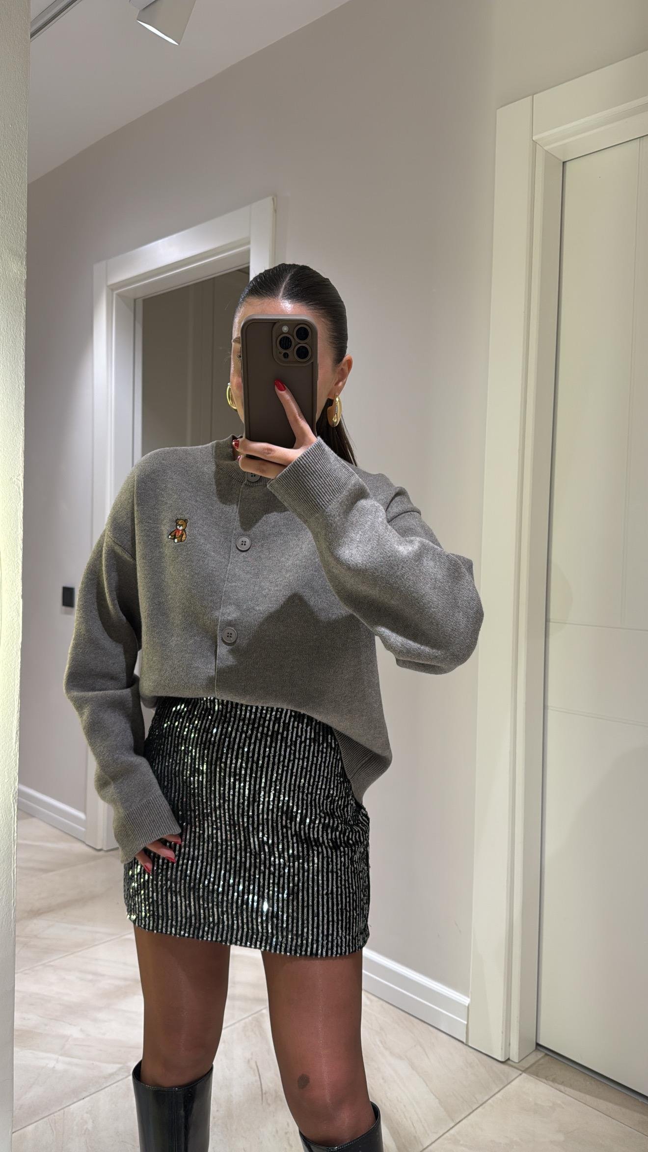 Gri Düğmeli Ayıcık İşlemeli Hırka 