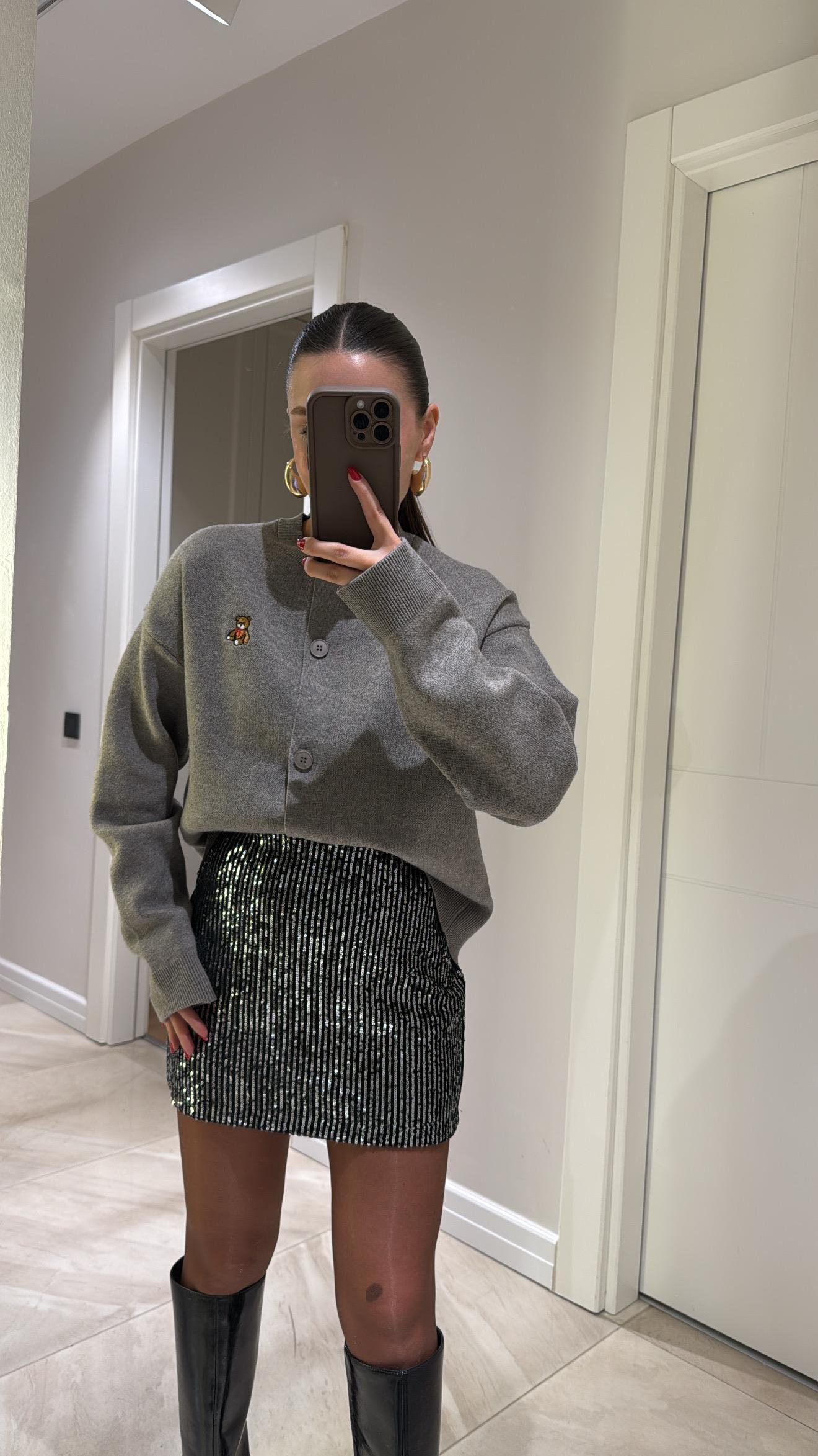 Gri Düğmeli Ayıcık İşlemeli Hırka 