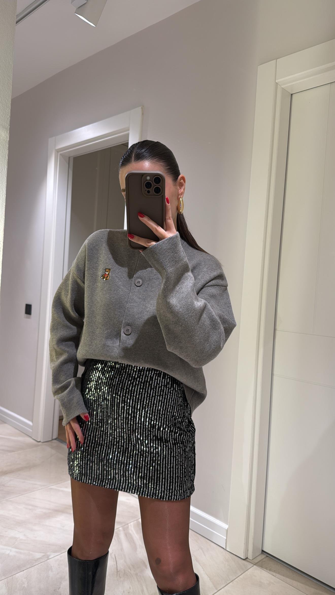 Gri Düğmeli Ayıcık İşlemeli Hırka 