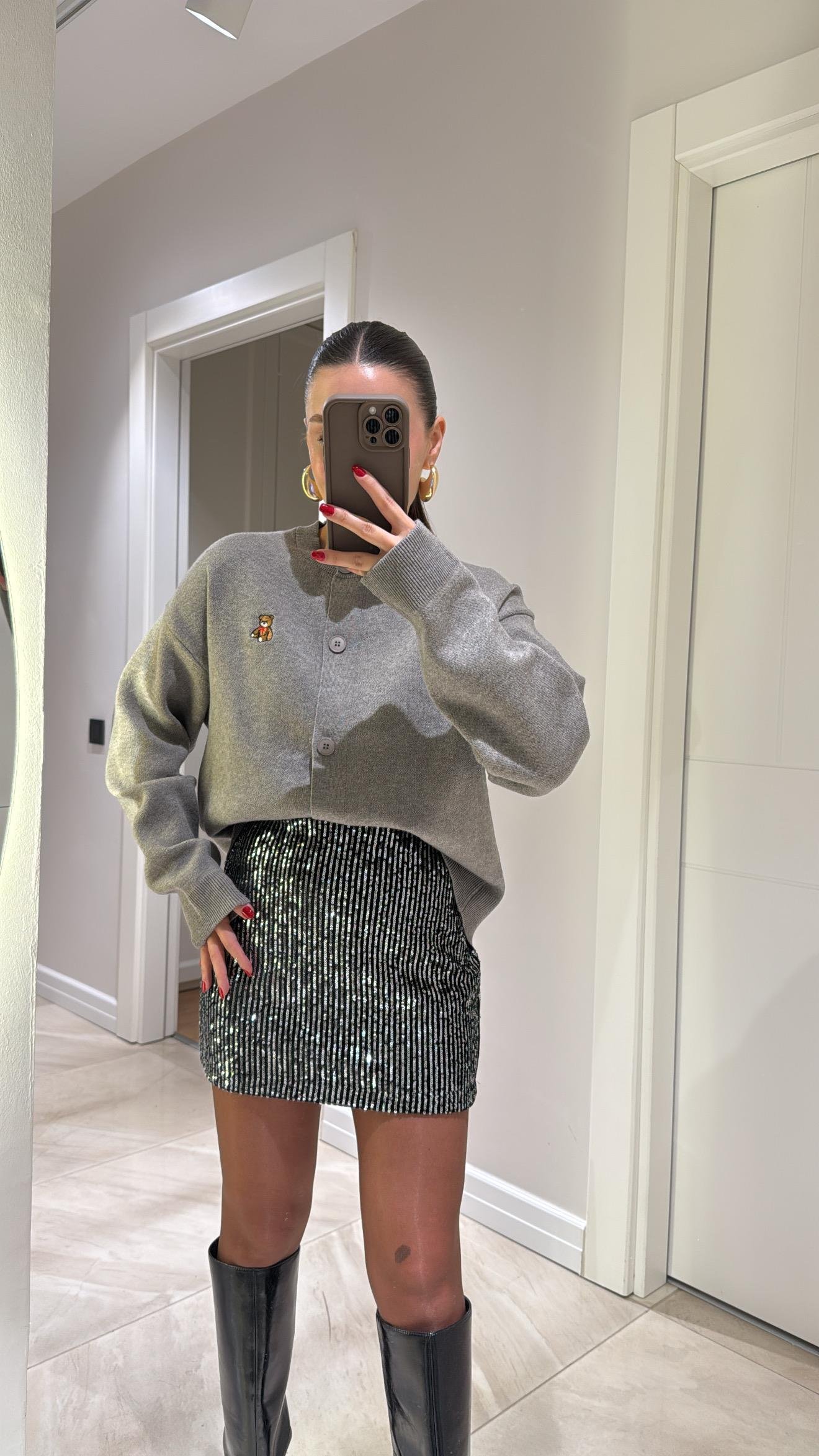 Gri Düğmeli Ayıcık İşlemeli Hırka 