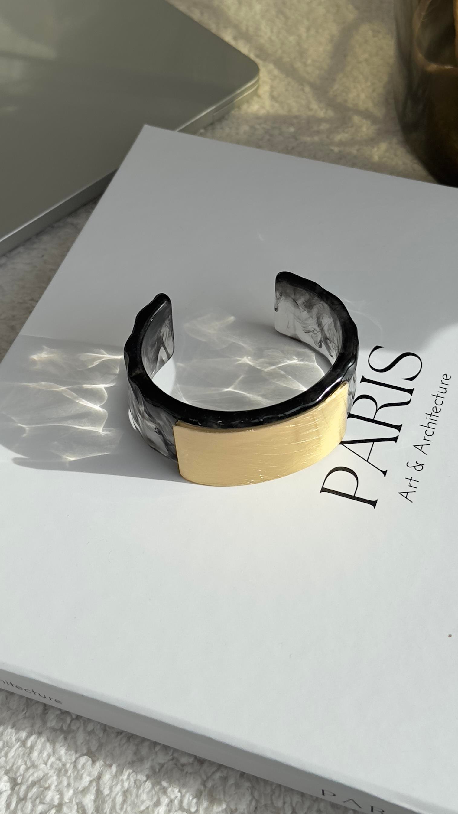 Gri Gold Plaka Kelepçe Bileklik