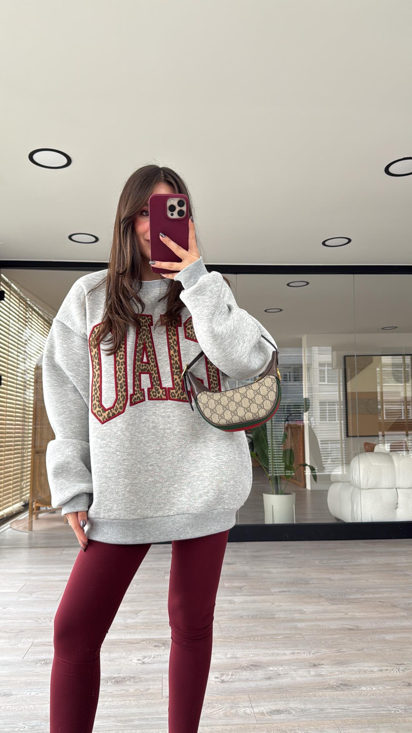 Gri Leopar Yazı İşlemeli Şardonlu Sweat 