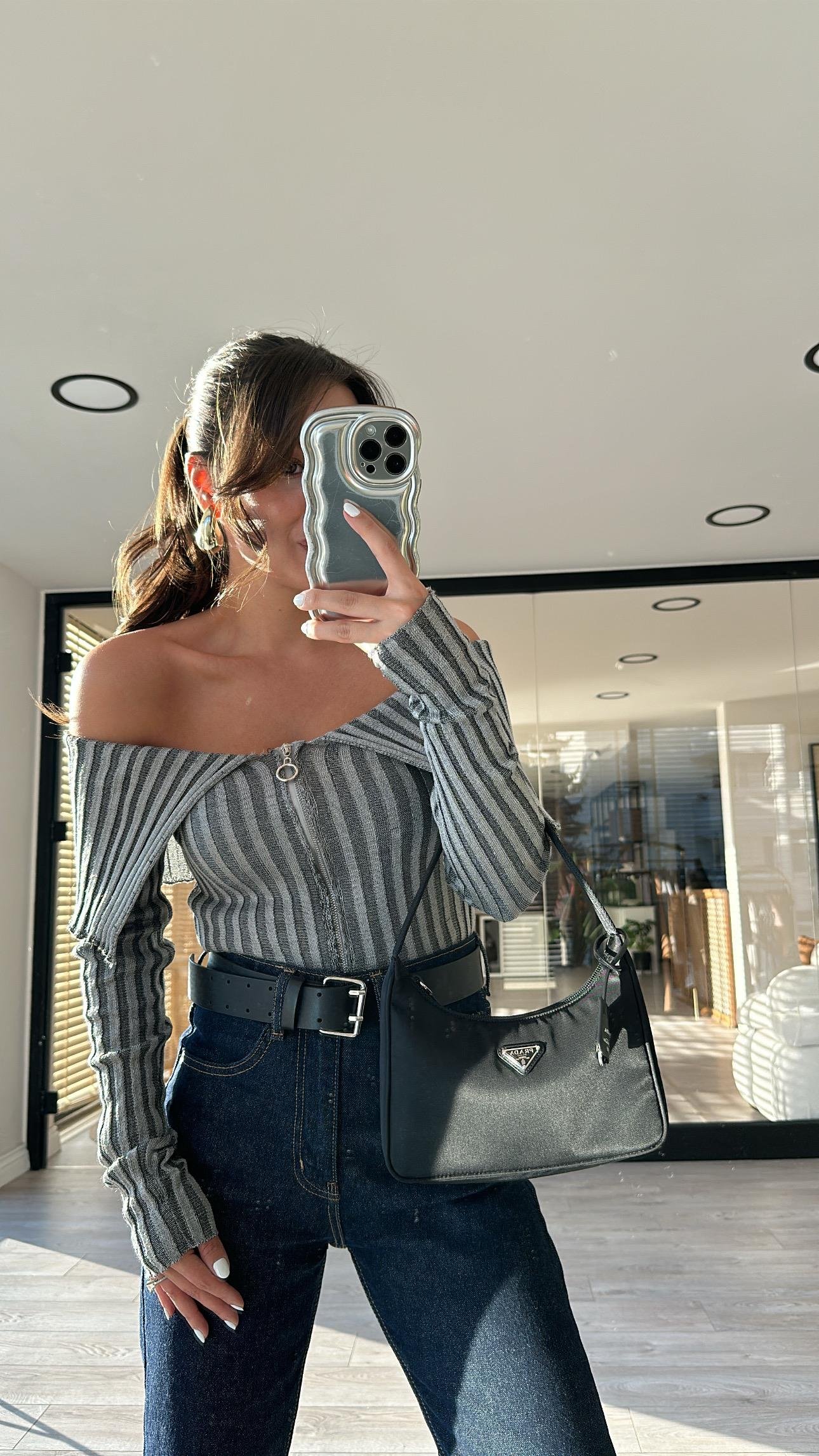 Gri Madonna Yaka Fermuarlı Hırka 