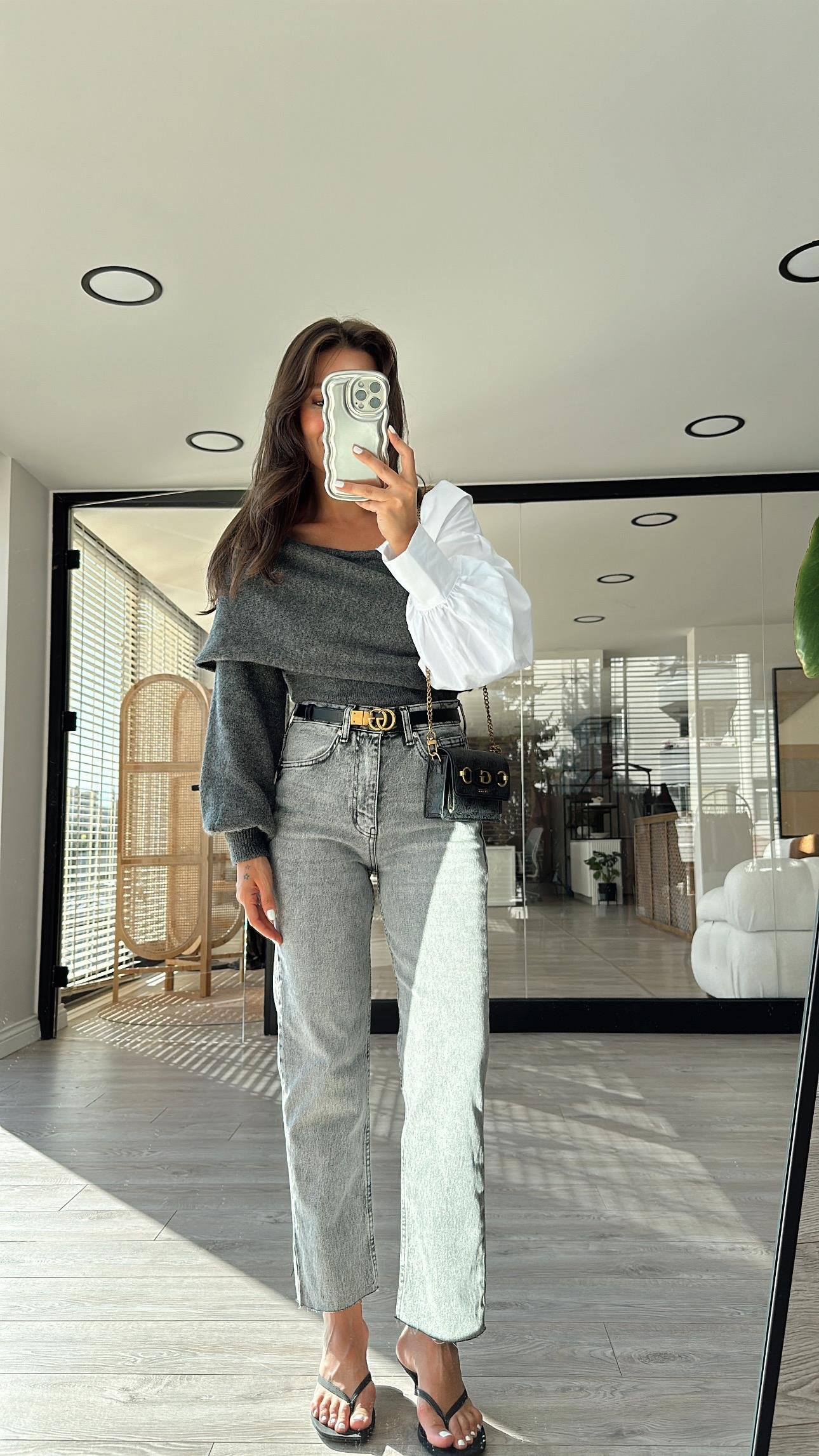 Gri Marka Model Kesik Paça Mom Jean