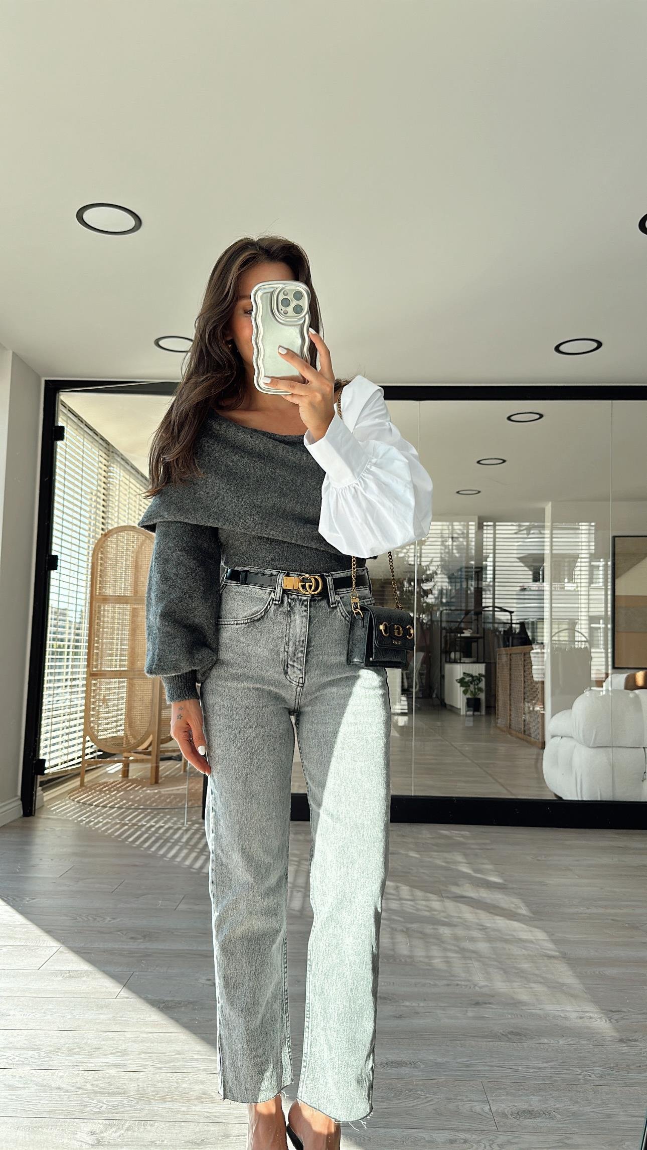 Gri Marka Model Kesik Paça Mom Jean