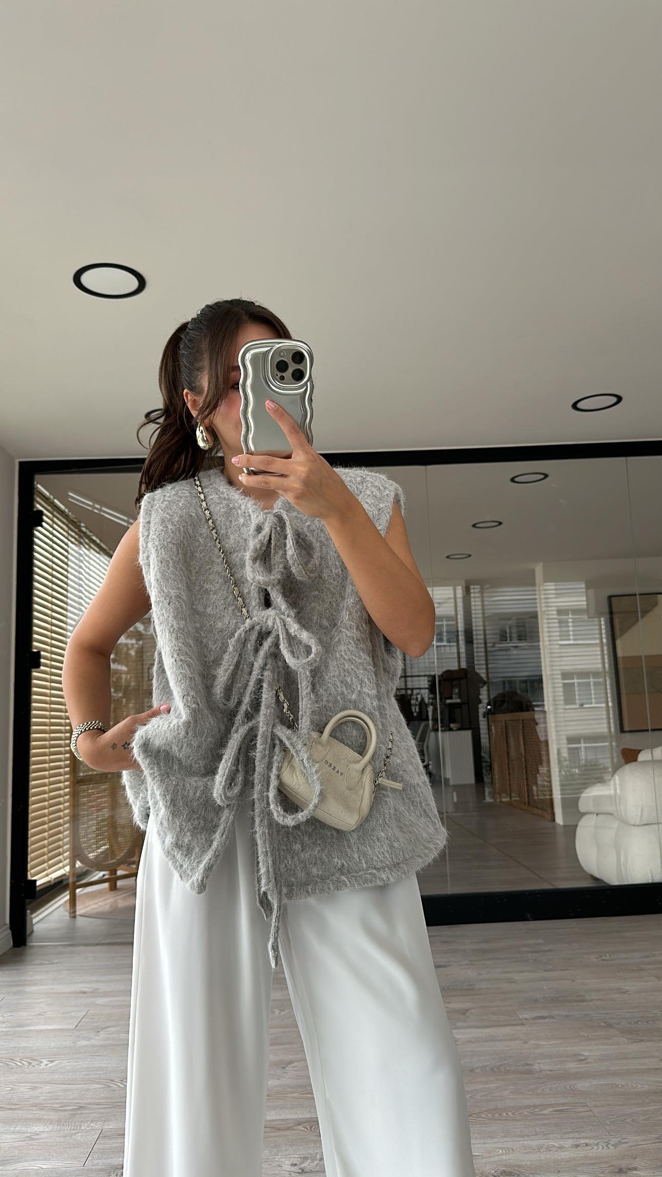 Gri Marka Model Ön Bağlamalı Sakallı Yelek