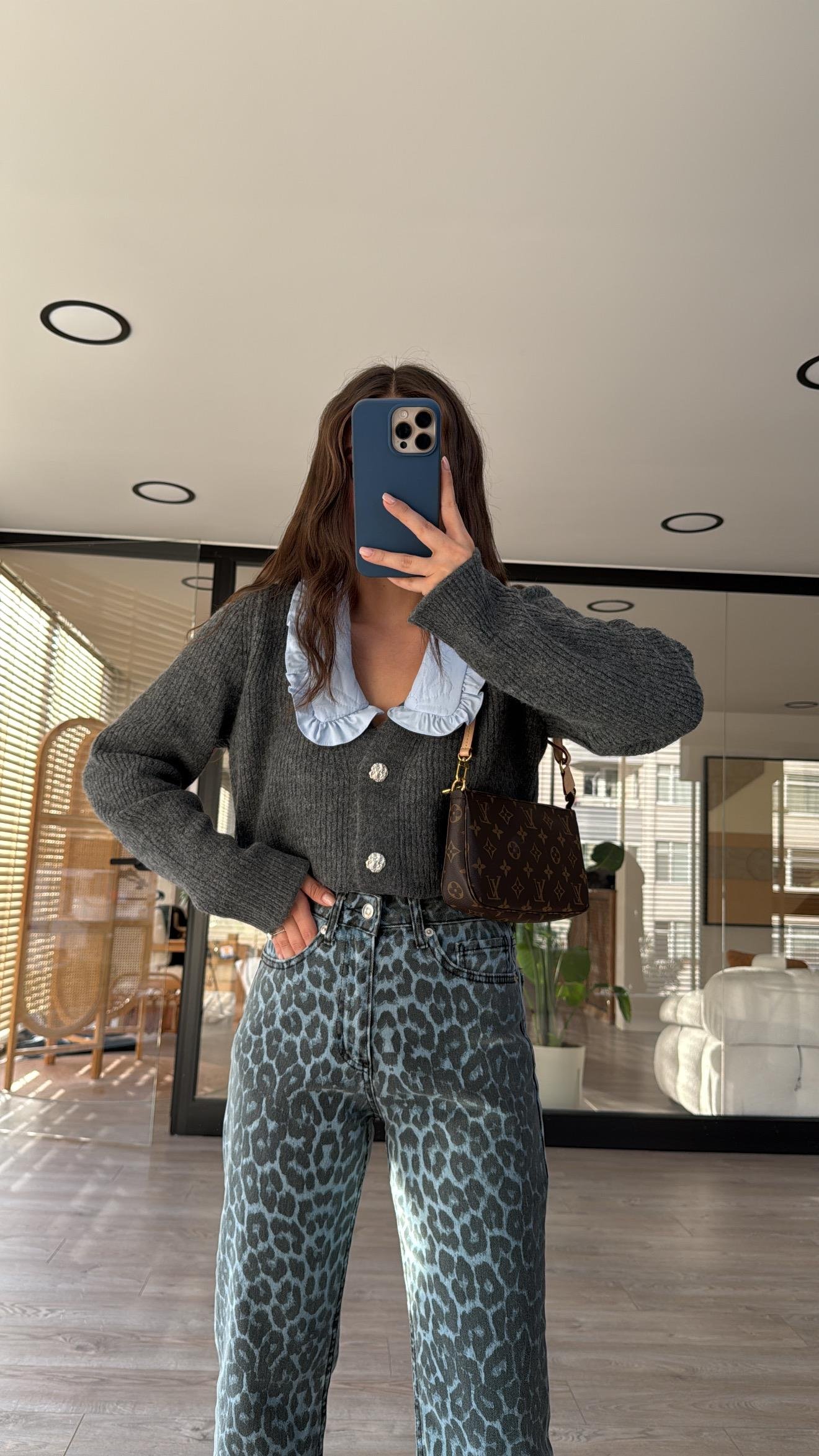 Gri Mavi Bebe Yakalı Ön Düğmeli Hırka 