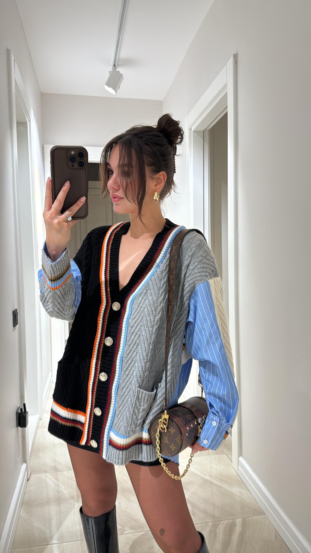 Gri Renk Bloklu Mavi Gömlek Detaylı Hırka