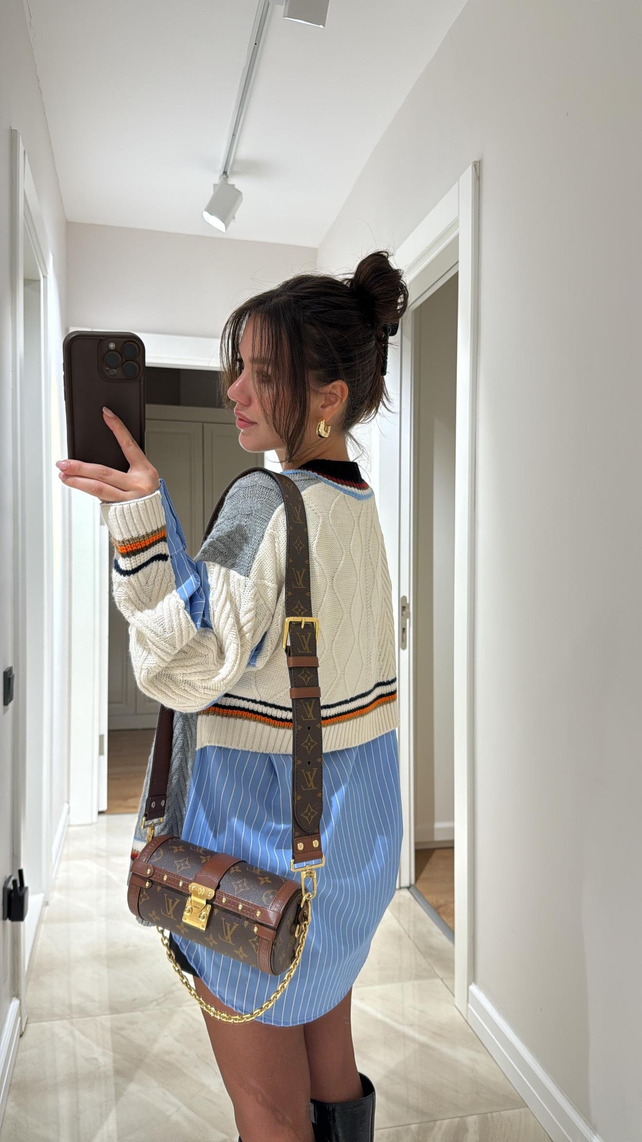 Gri Renk Bloklu Mavi Gömlek Detaylı Hırka