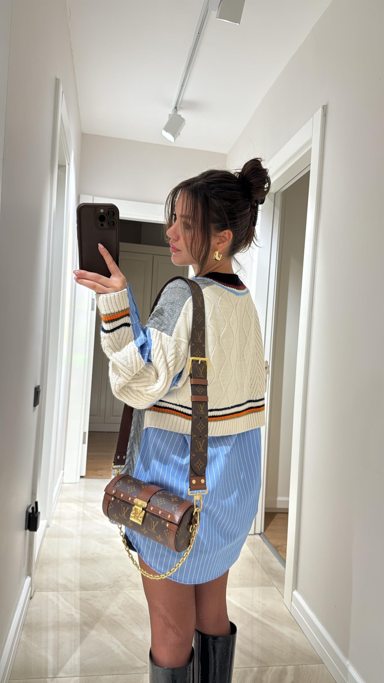 Gri Renk Bloklu Mavi Gömlek Detaylı Hırka