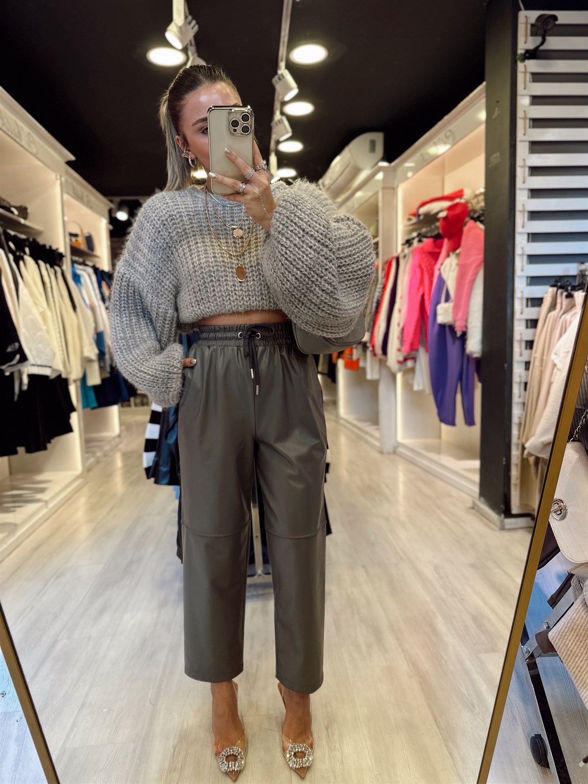Gri Renk Diz Dikiş Detaylı Deri Pantolon 