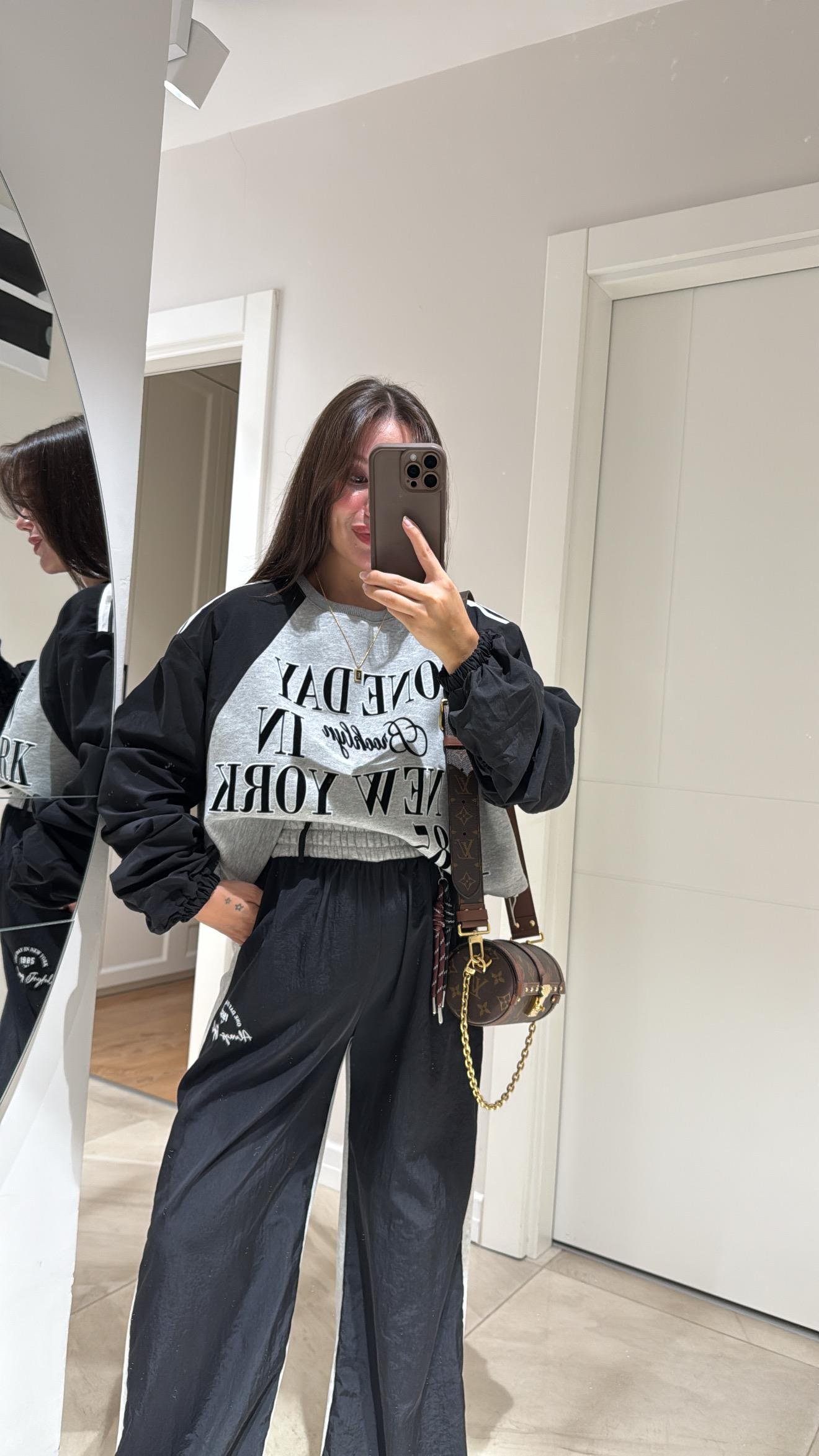 Gri Siyah Kol Detaylı Bel Büzgülü Sweat