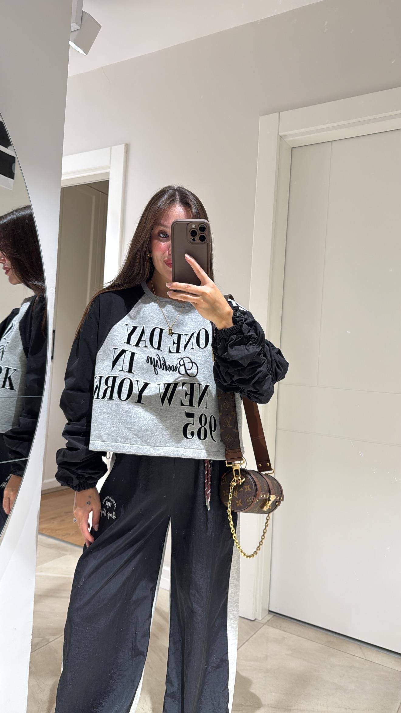 Gri Siyah Kol Detaylı Bel Büzgülü Sweat