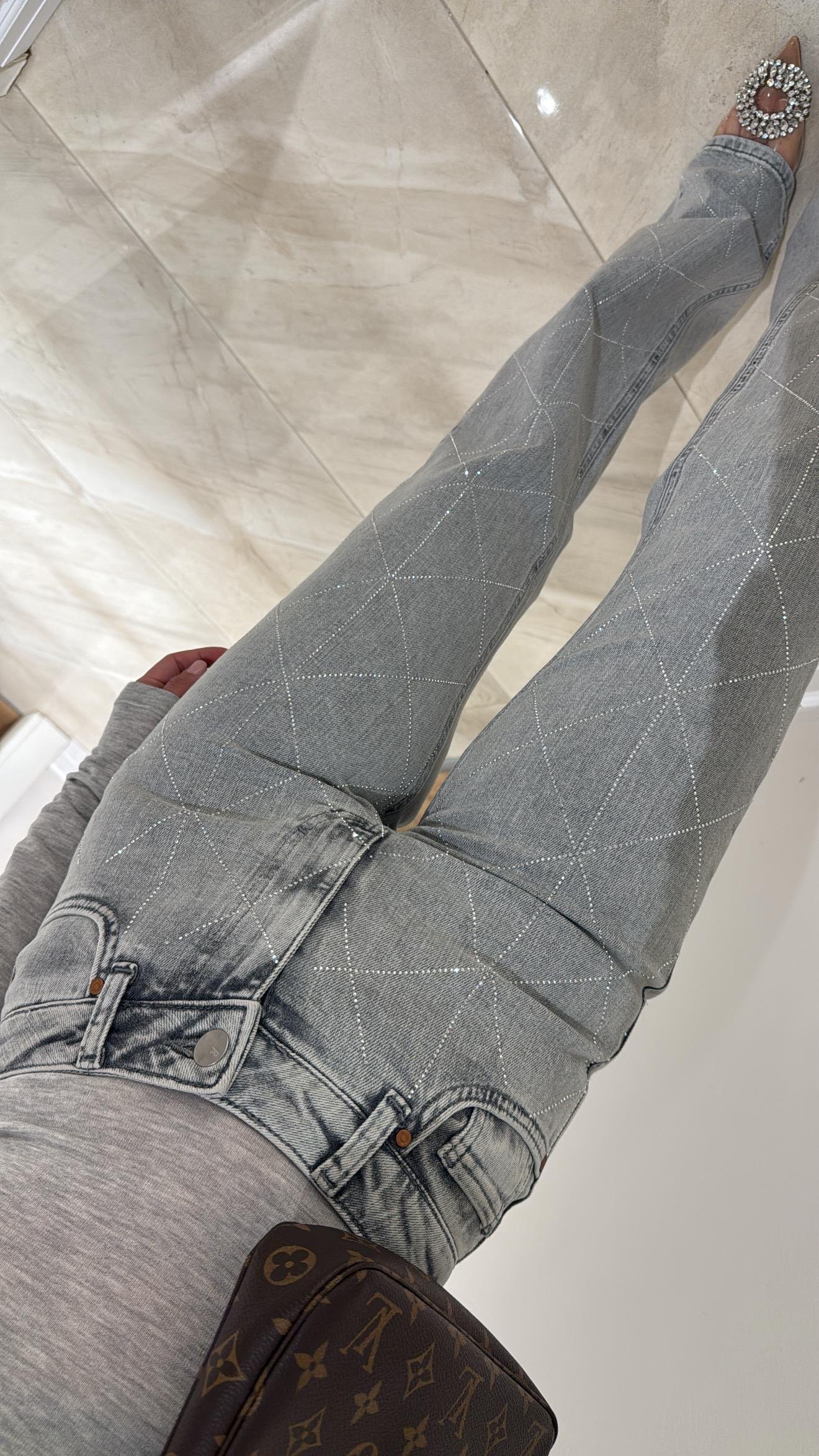 Gri Taşlı Düz Paça Marka Model Jean