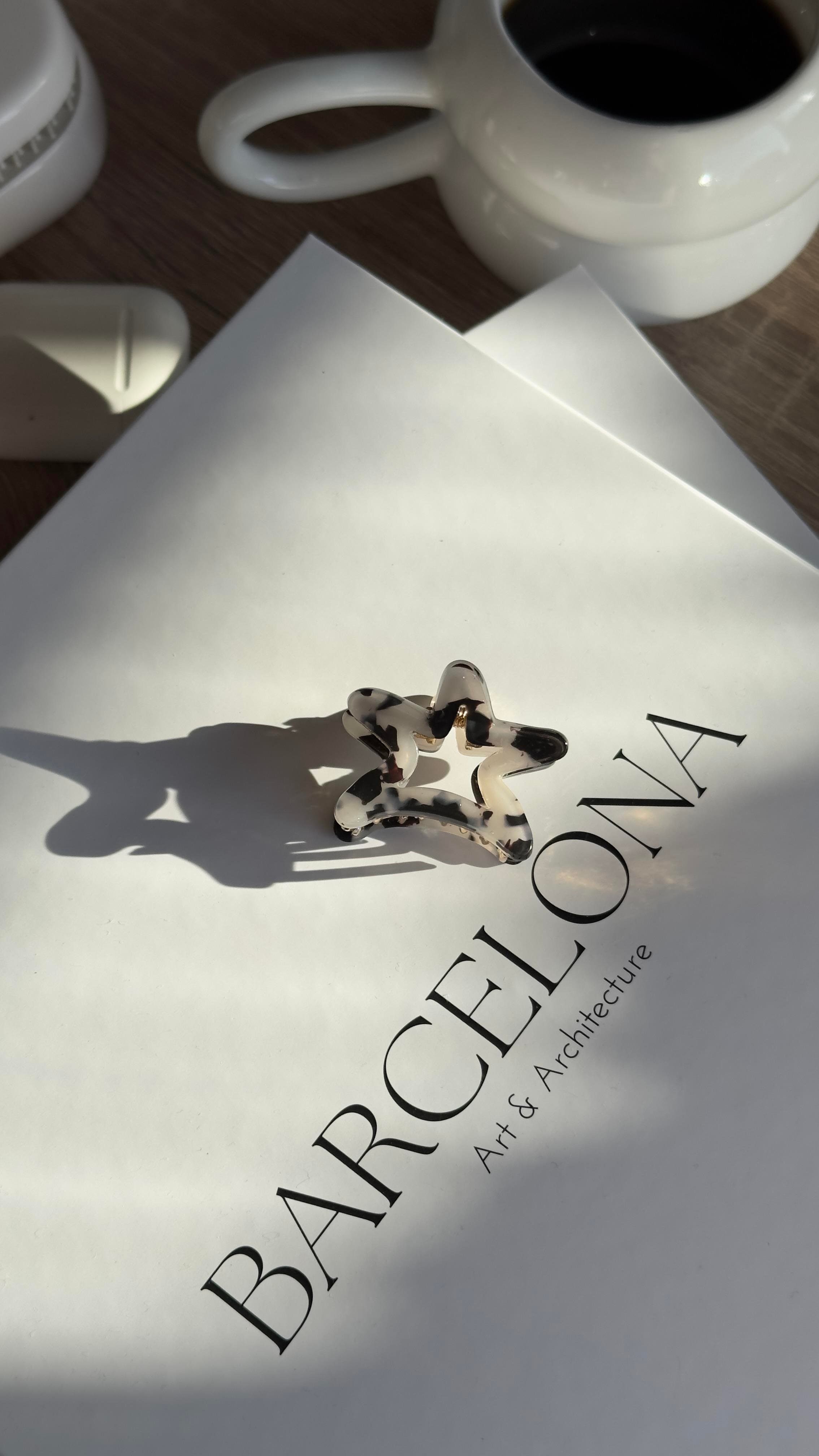 Gri Yıldızlı Kemik Mandal Toka 