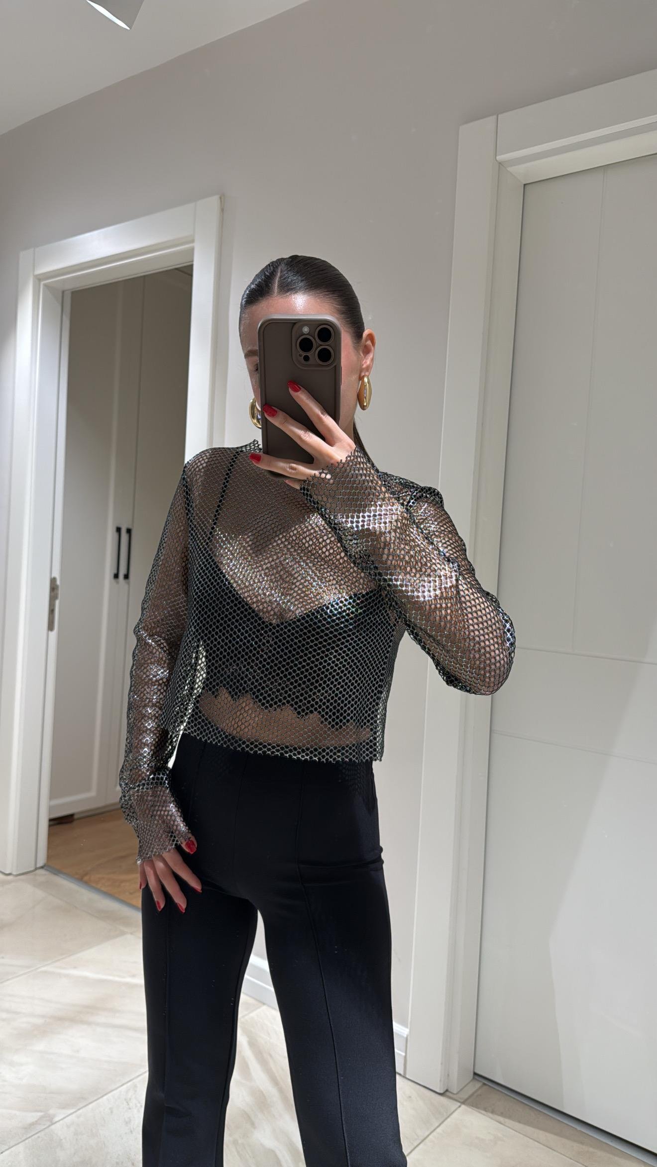 Gümüş File Detaylı Kesik Model Bluz