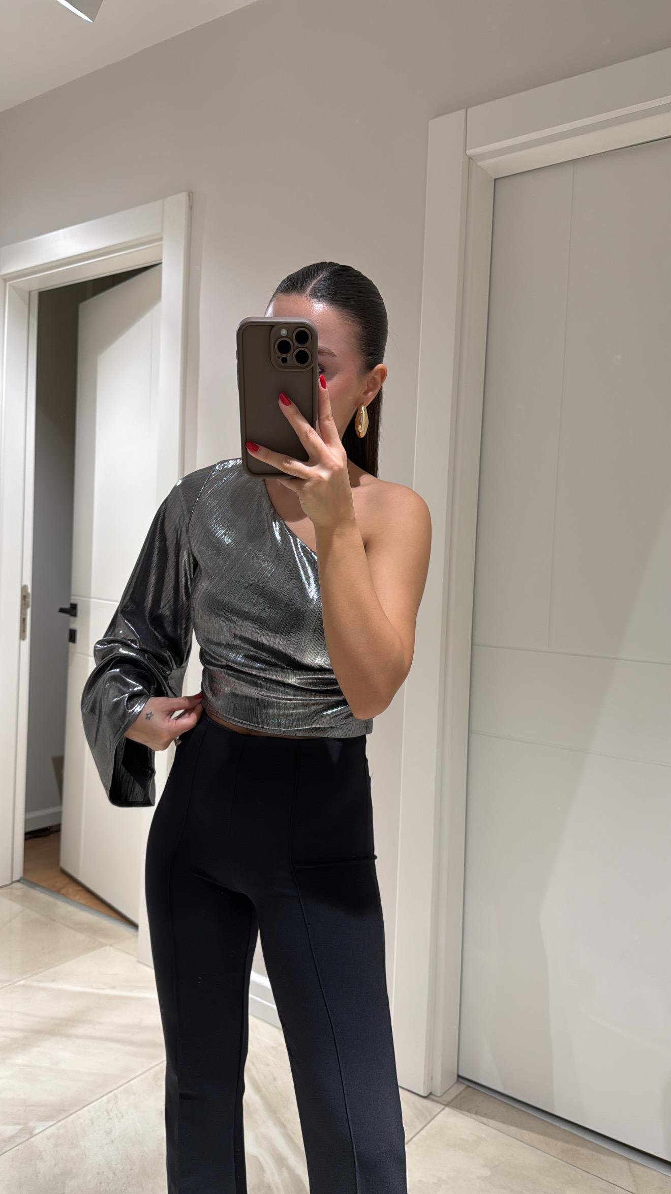 Gümüş Tek Kol Yan Büzgülü Crop Bluz