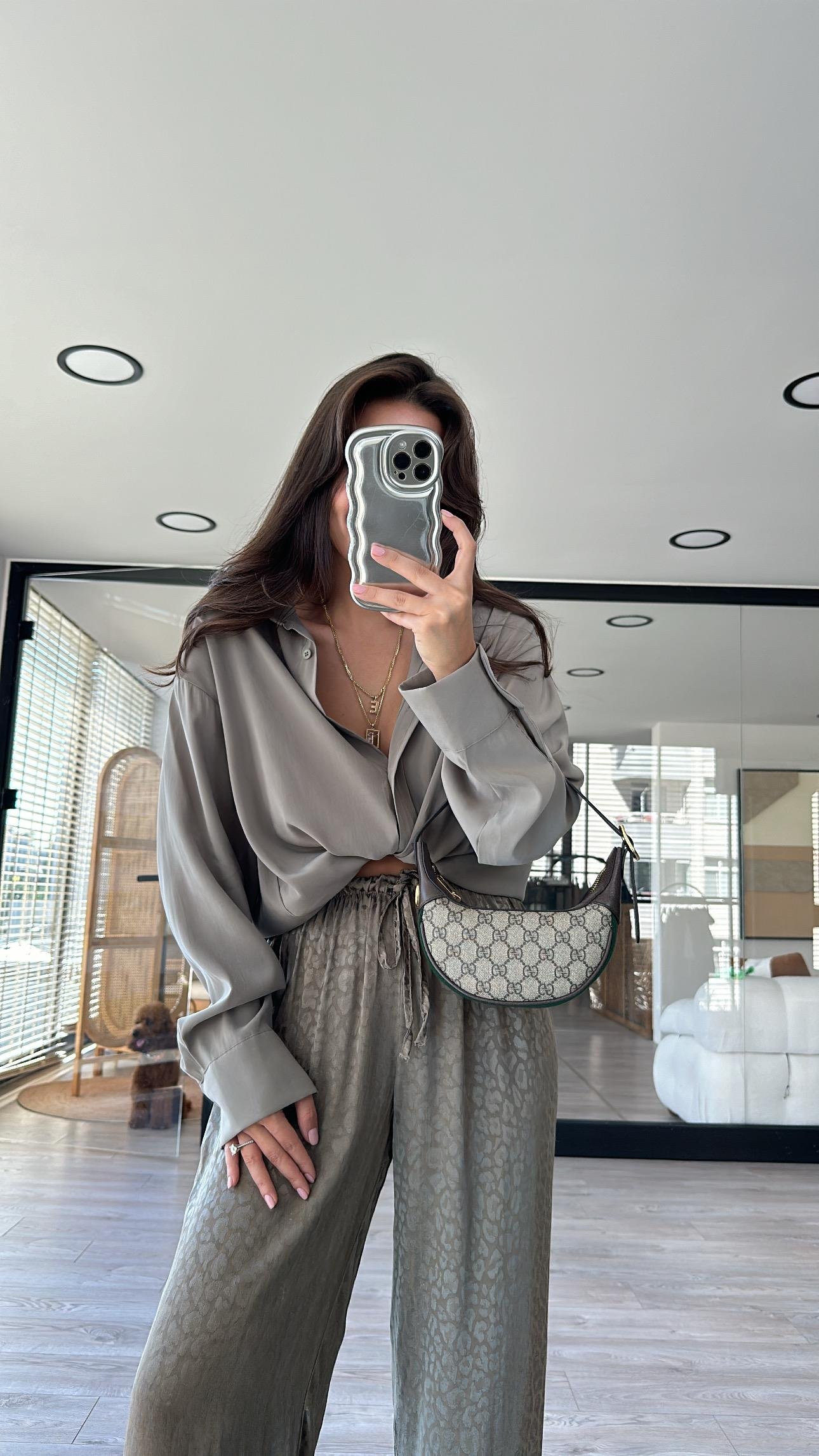 Haki Oval Kesim Modal Kumaş Gömlek