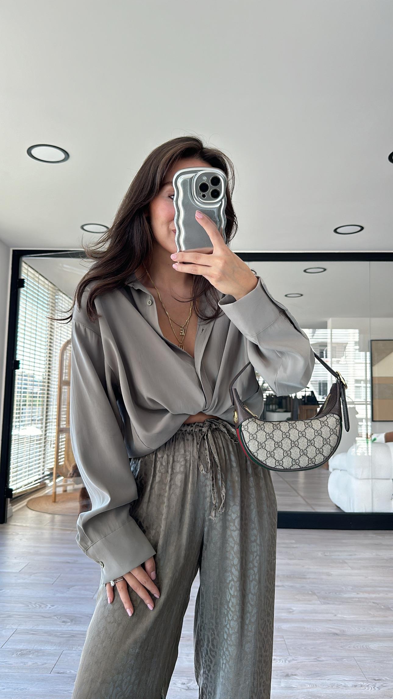 Haki Oval Kesim Modal Kumaş Gömlek