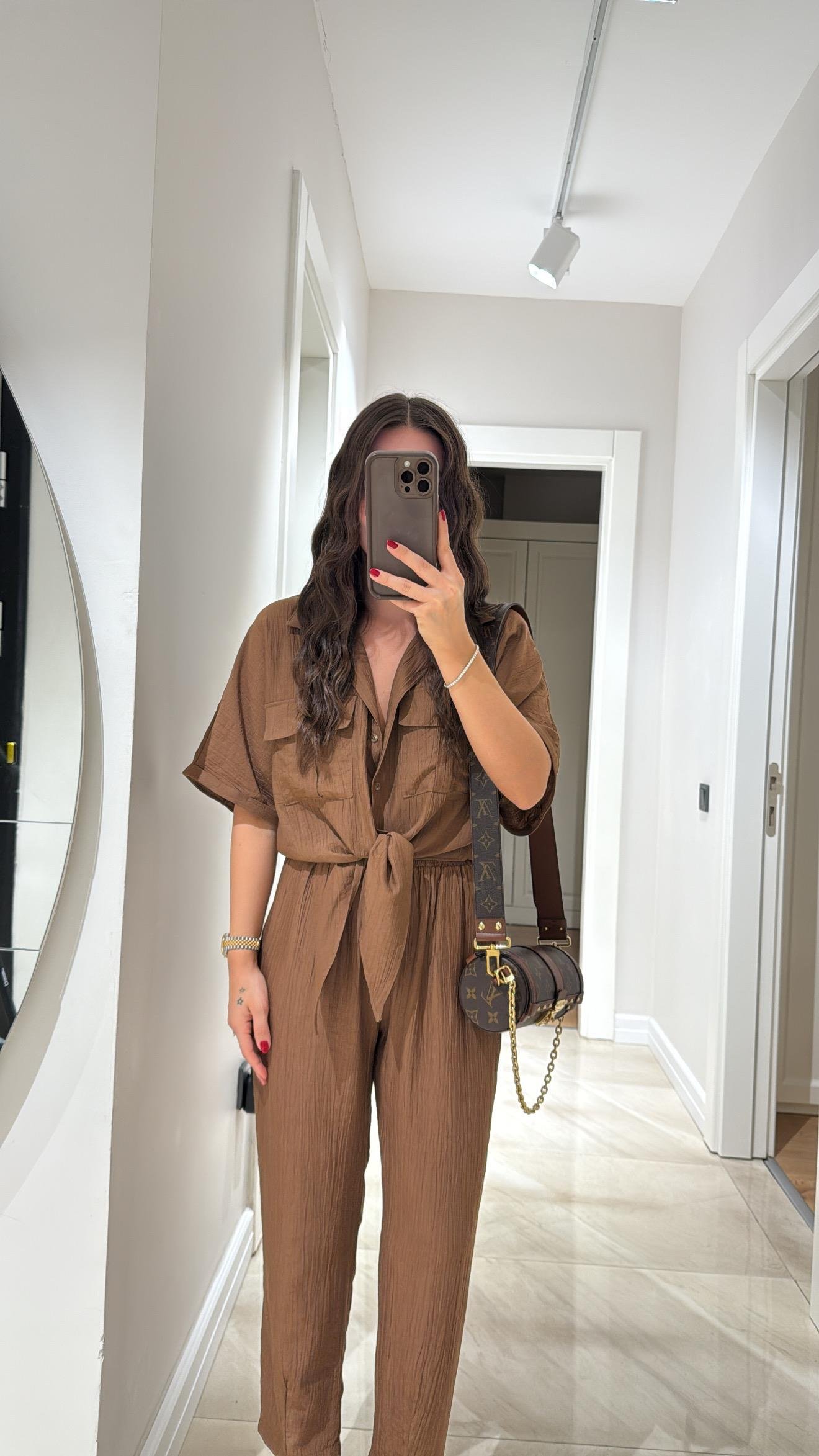 Kahve Bağlama Detaylı Crop Gömlek 