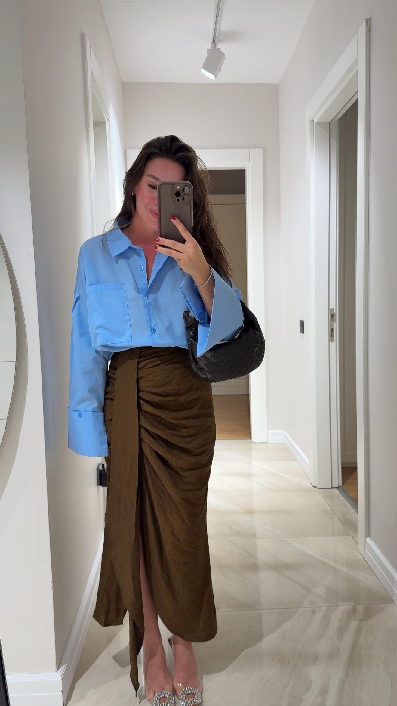 Kahve Ön Büzgülü Yırtmaçlı Etek