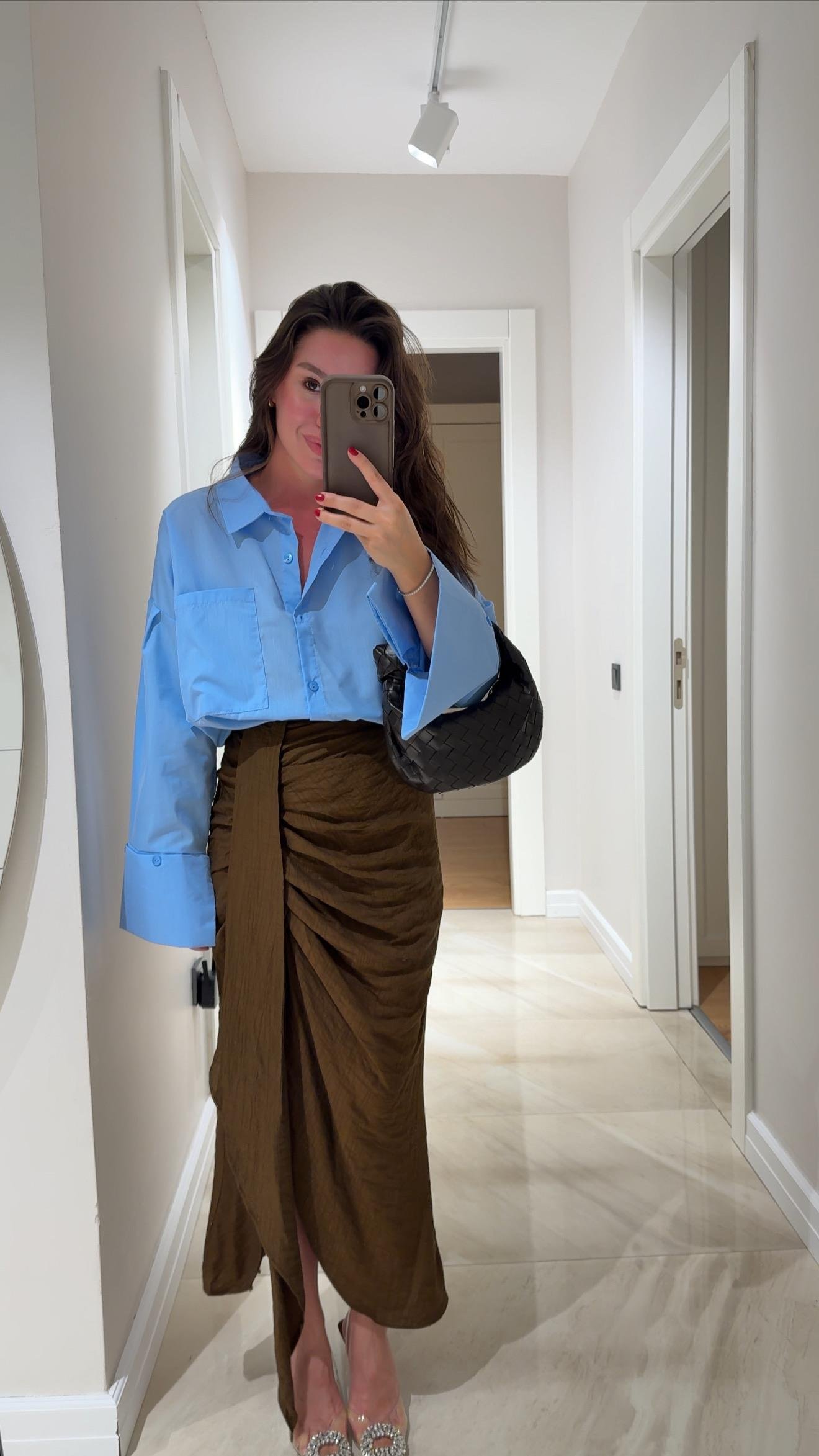 Kahve Ön Büzgülü Yırtmaçlı Etek