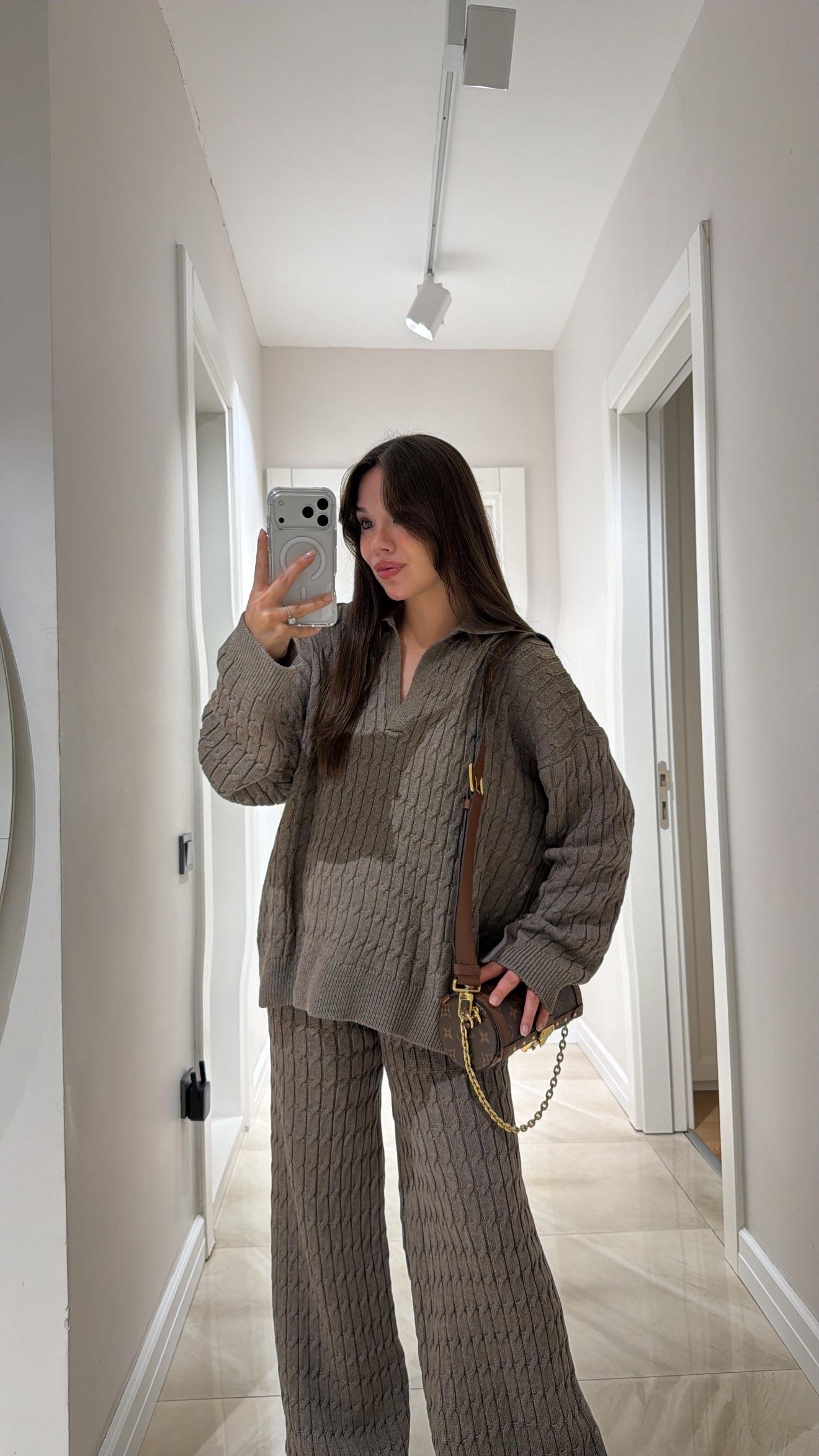 Kahve V Yaka Saç Örgülü Triko Takım