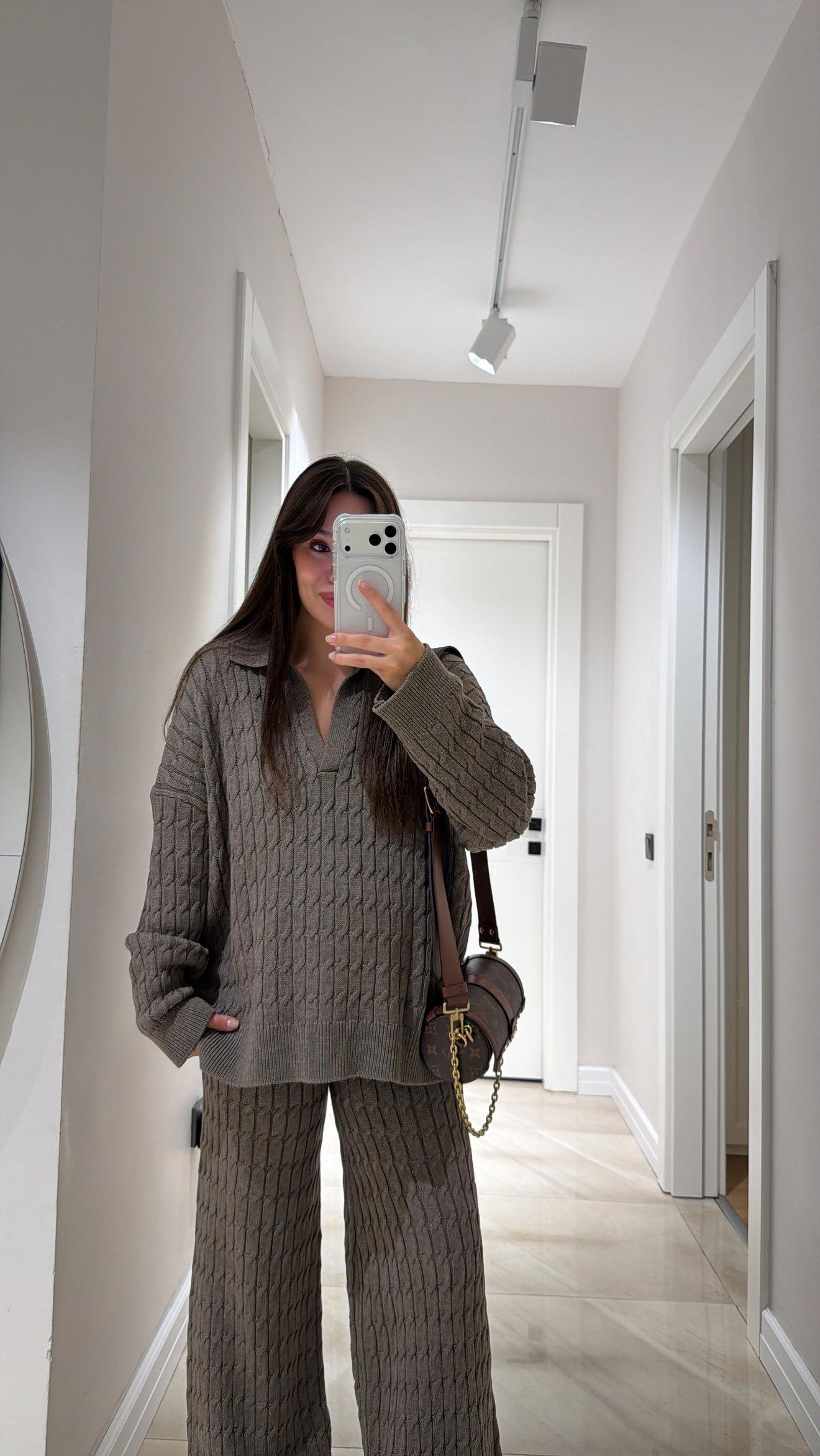 Kahve V Yaka Saç Örgülü Triko Takım