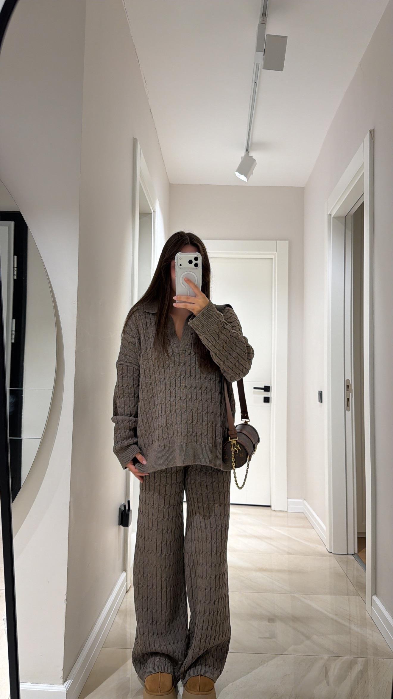 Kahve V Yaka Saç Örgülü Triko Takım