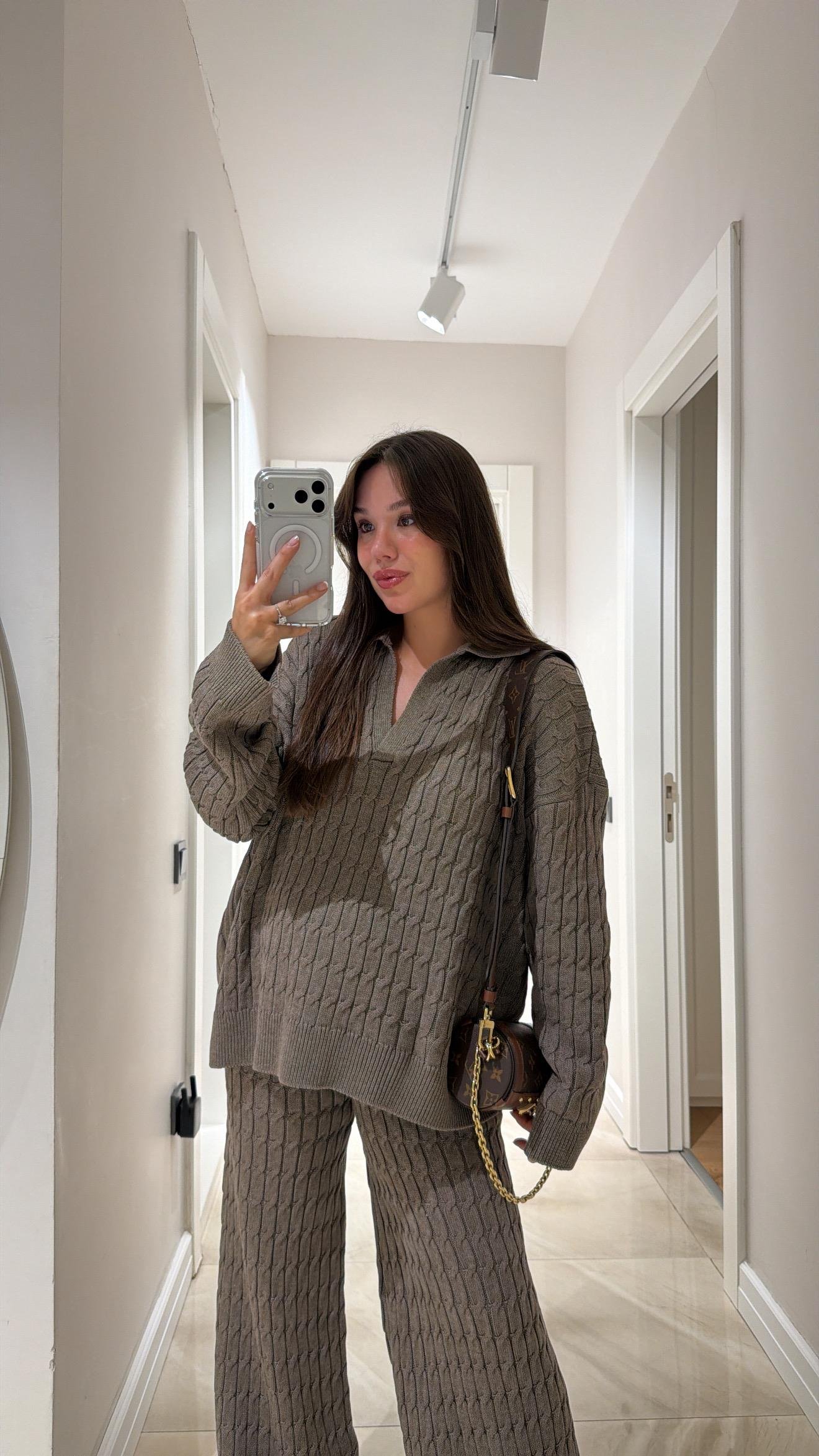 Kahve V Yaka Saç Örgülü Triko Takım