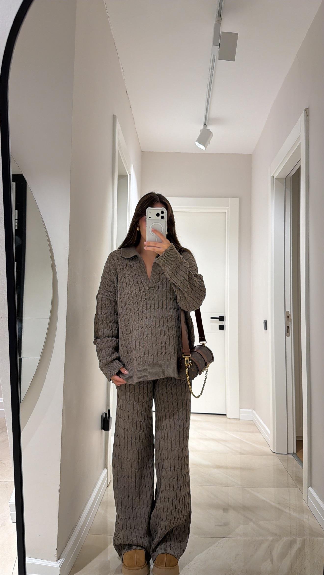 Kahve V Yaka Saç Örgülü Triko Takım