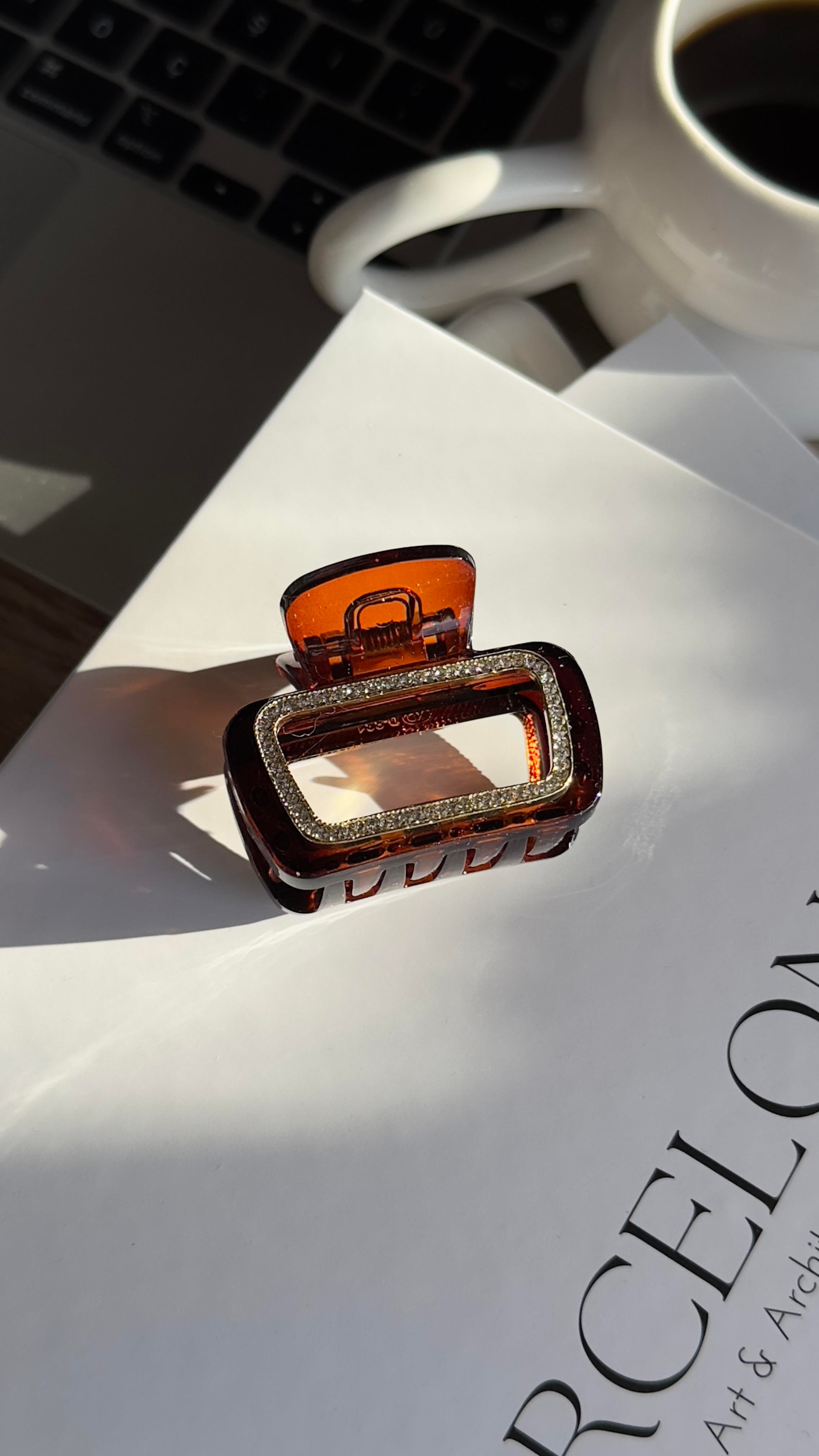 Kahverengi Gold Taşlı Dikdörtgen Mandal Toka 