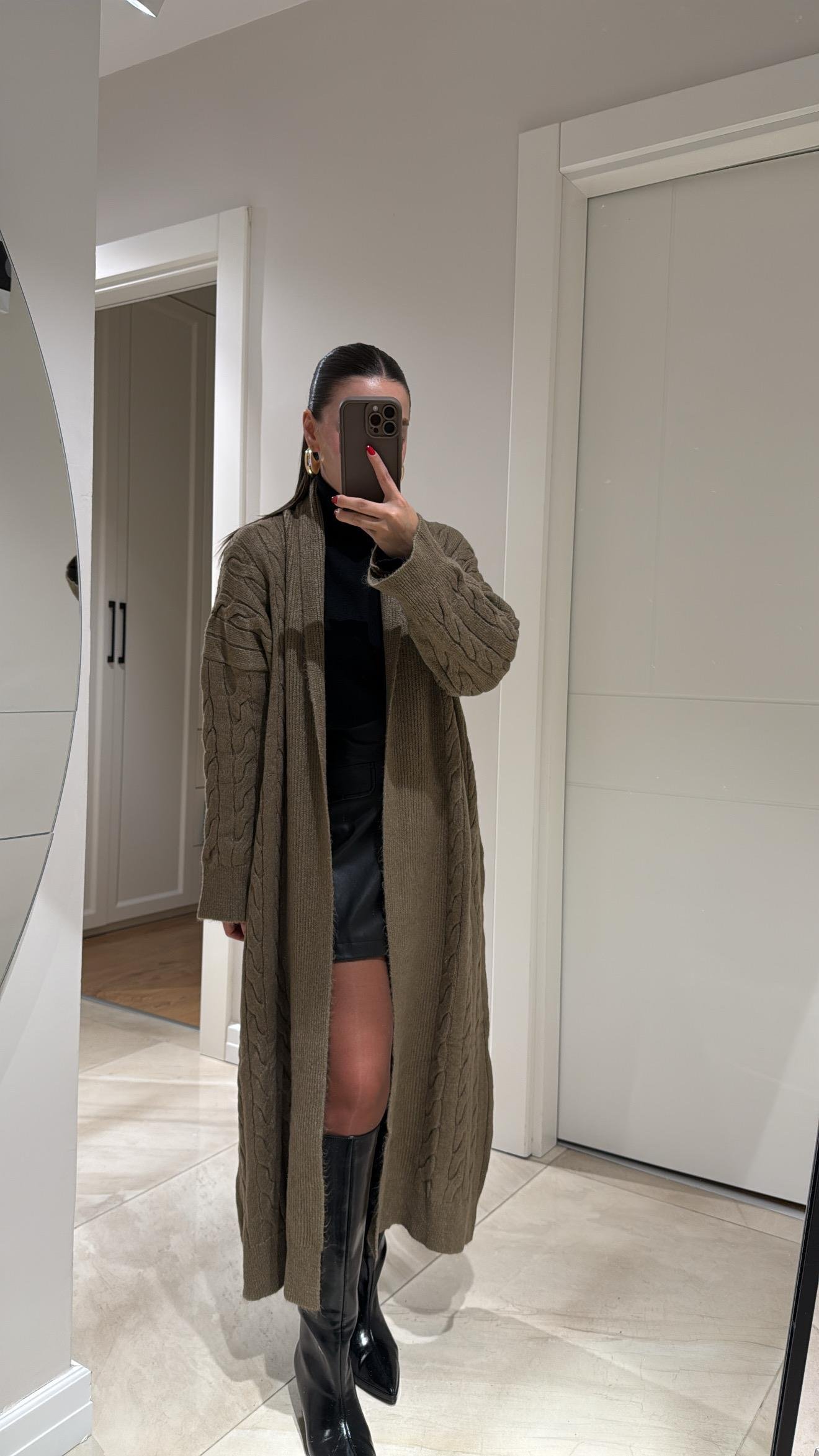 Kahverengi Saç Örgülü Uzun Şal Yaka Triko Hırka