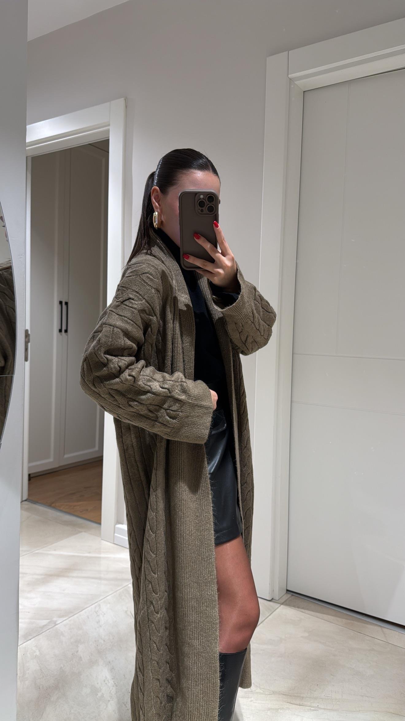 Kahverengi Saç Örgülü Uzun Şal Yaka Triko Hırka