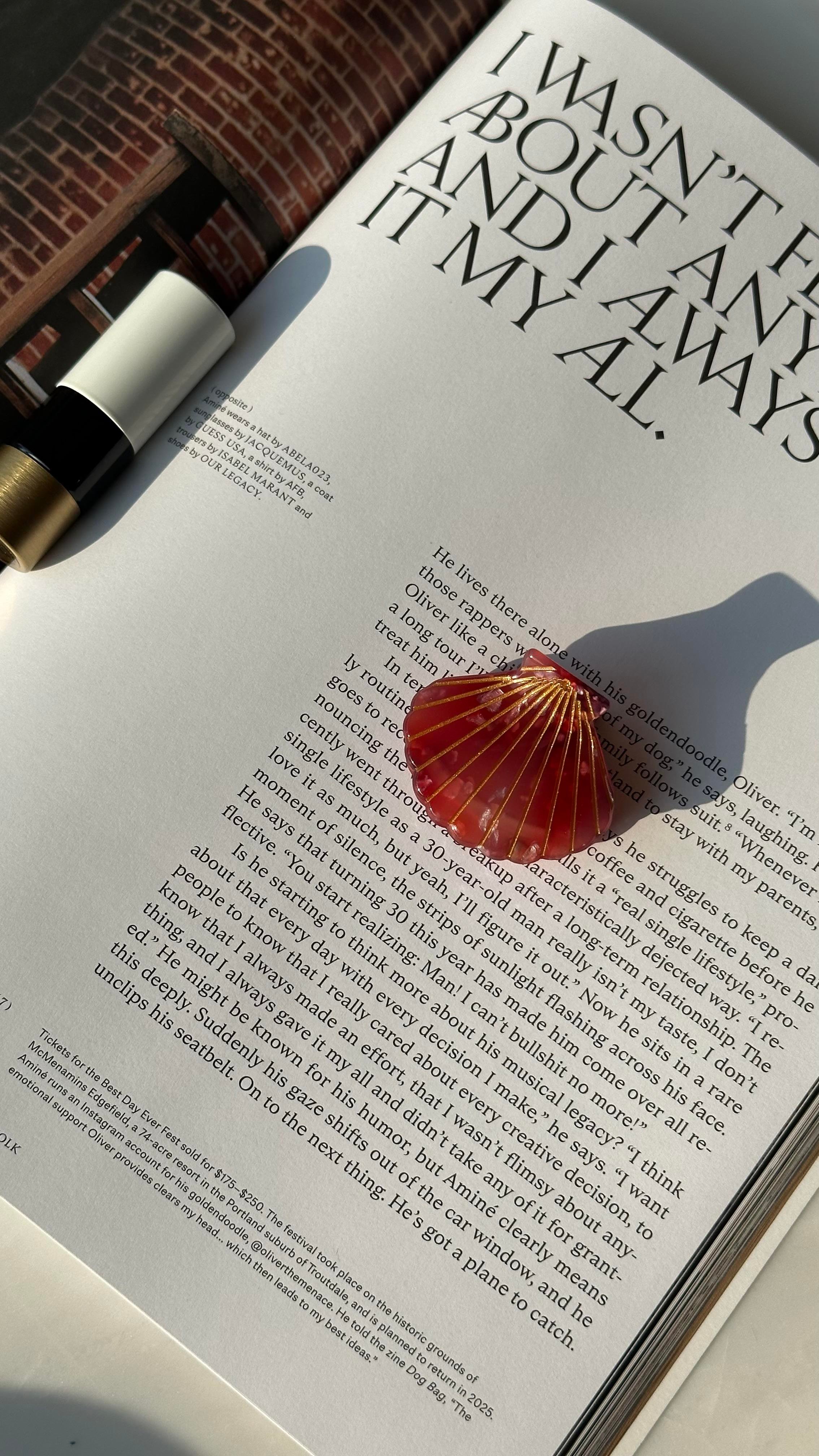 Kırmızı Camel Çizgili İstiridye Mandal Toka