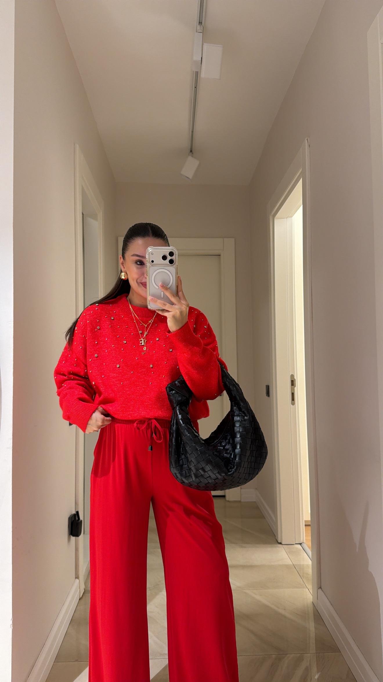 Kırmızı Dağınık Taşlı Triko Kazak