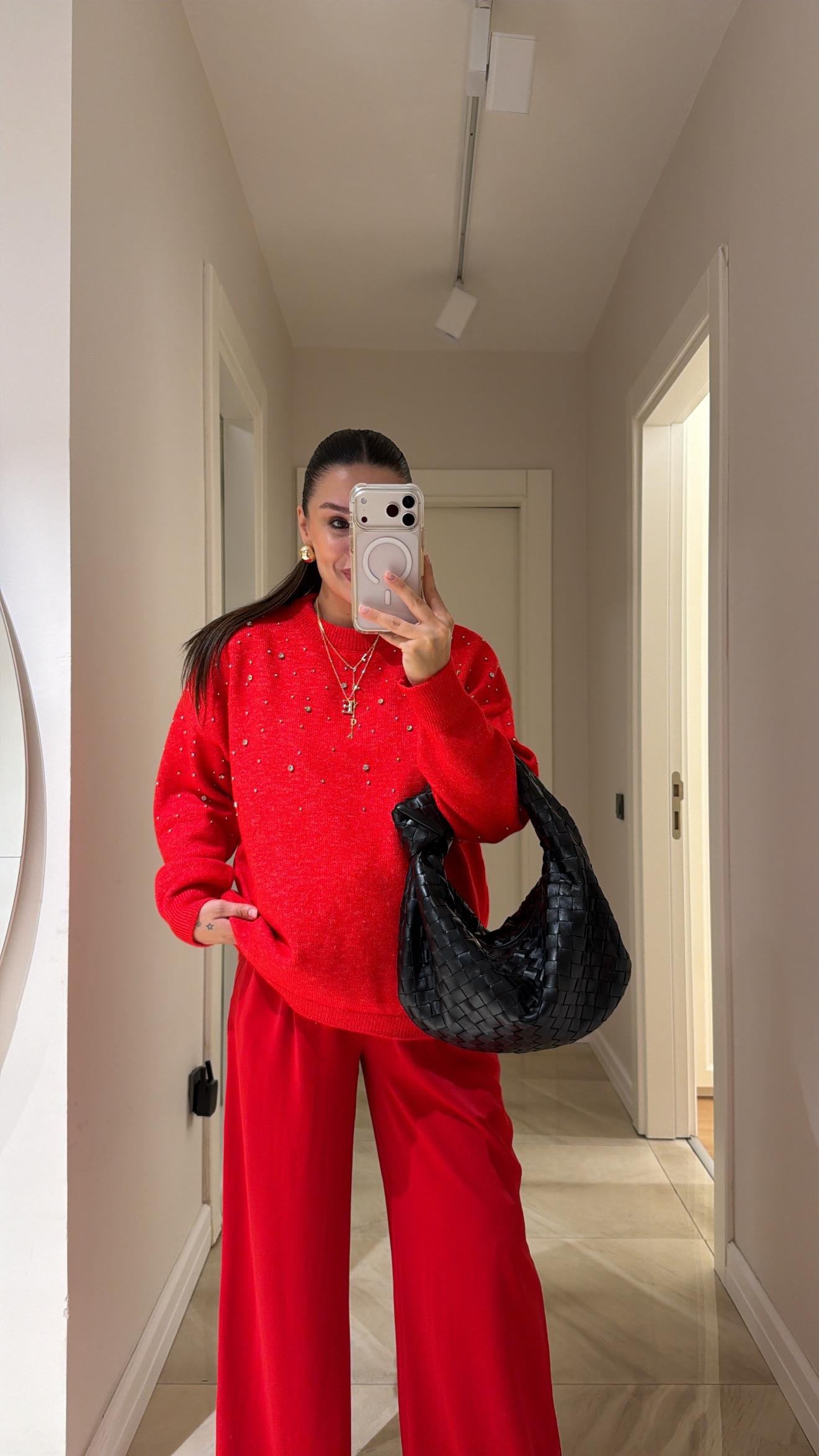 Kırmızı Dağınık Taşlı Triko Kazak