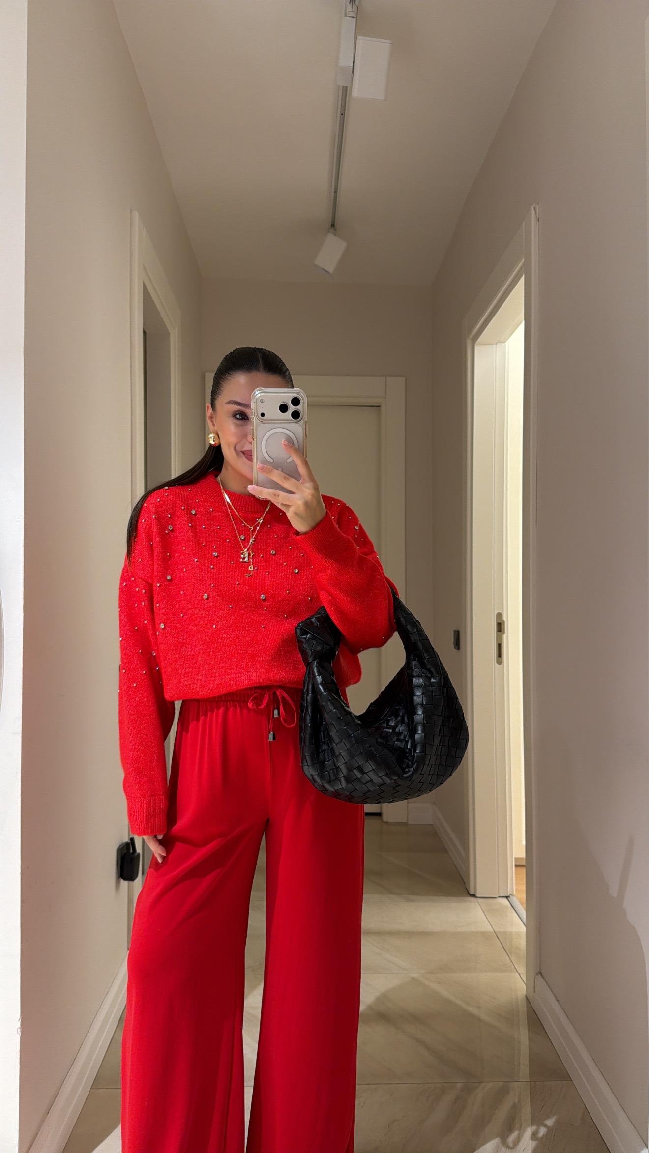 Kırmızı Dağınık Taşlı Triko Kazak